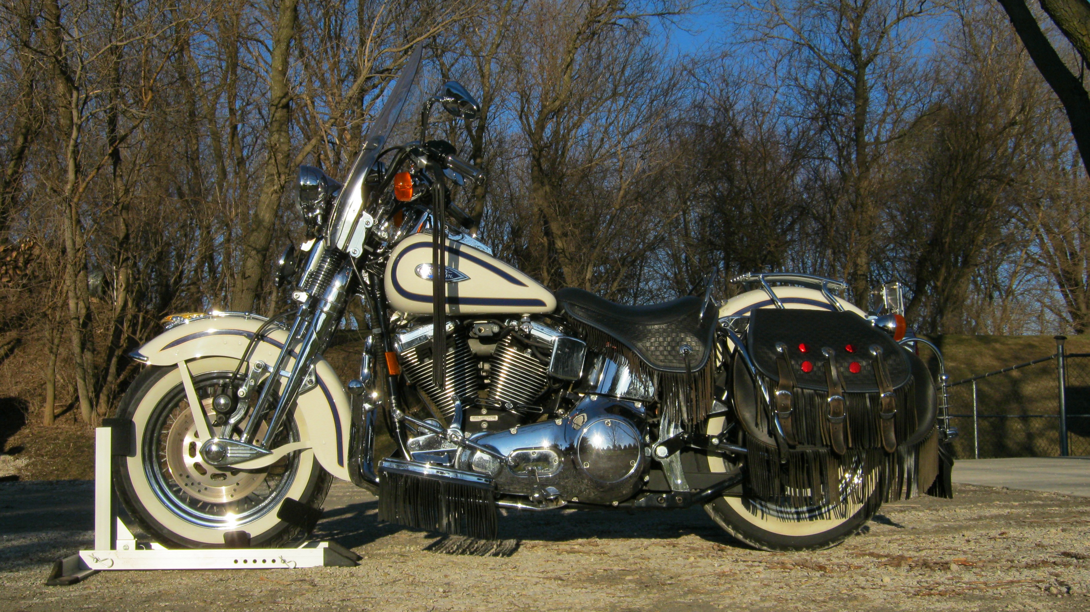 1997 HarleyDavidson® FLSTS Heritage Springer® (Birch White/Blue Stripe