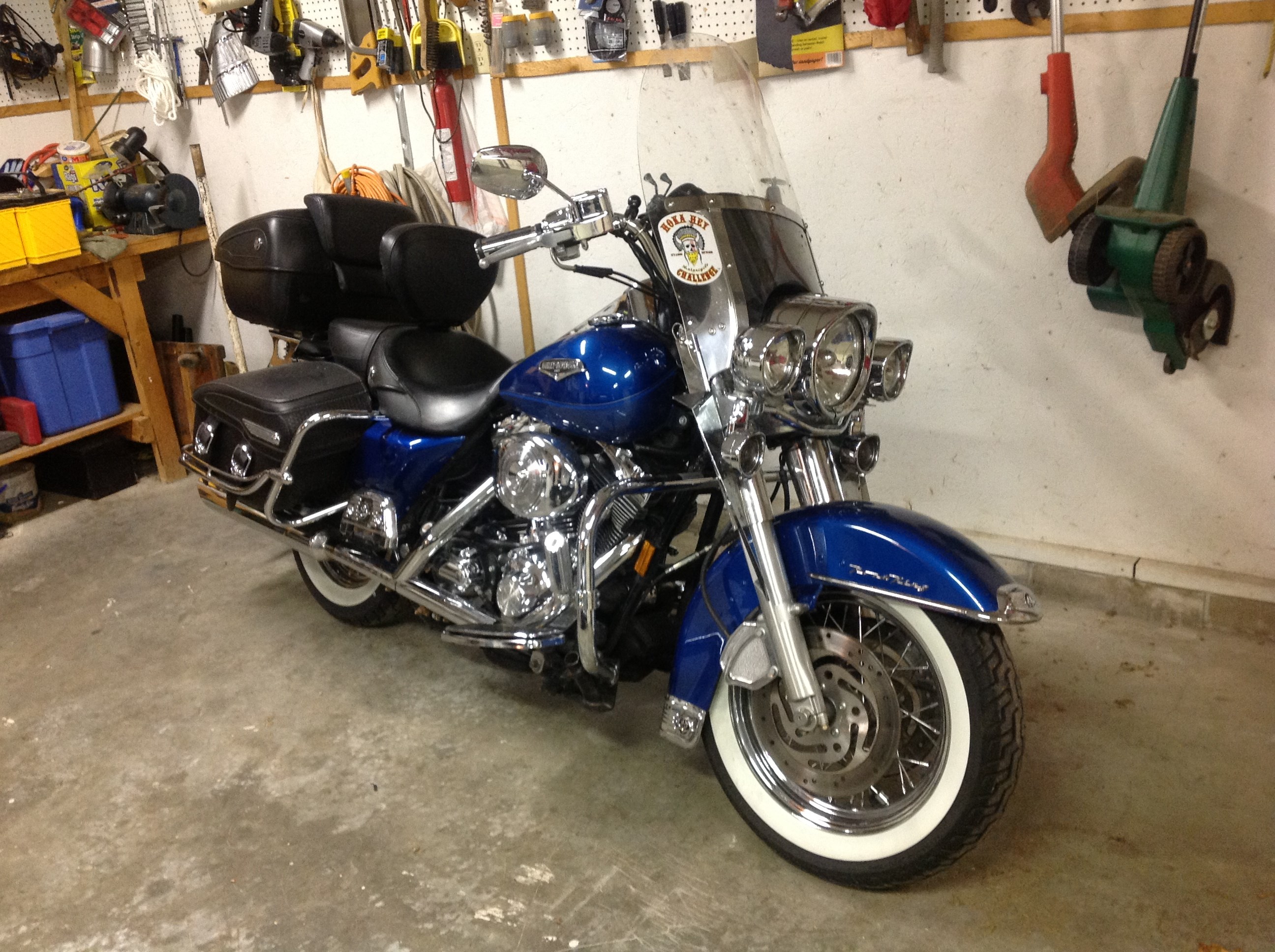 2005 HarleyDavidson® FLHRCI Road King® Classic (Sunglo Blue/Chopper