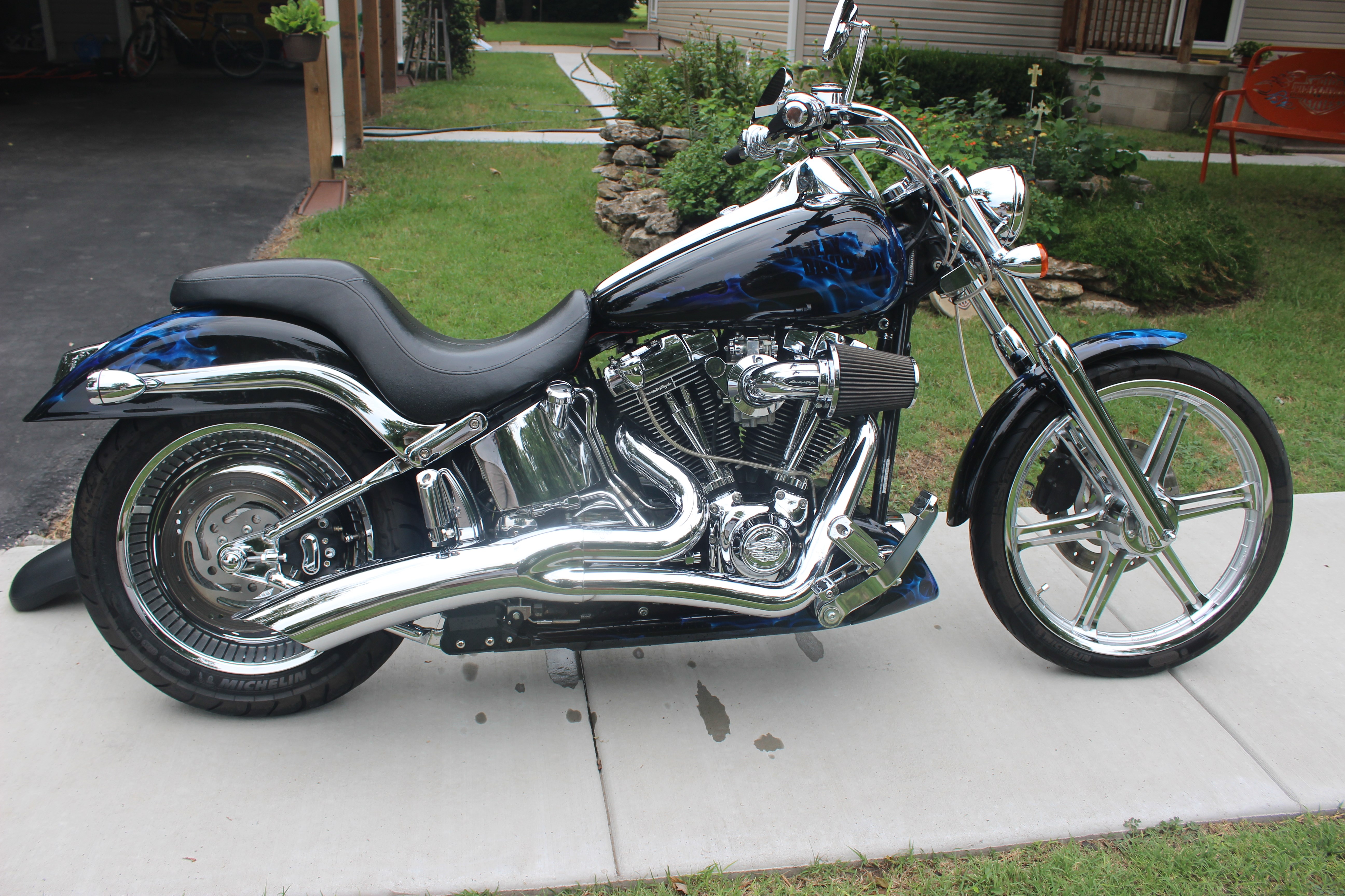 2005 HarleyDavidson® FXSTD/I Softail® Deuce™ (black with blue furnace