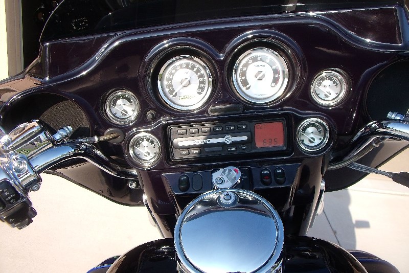 2004 Harley-Davidson® FLHTCSE Screamin' Eagle® Electra Glide® (Cobalt