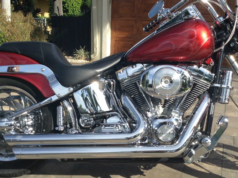2004 HarleyDavidson® FXST/I Softail® Standard (Candy Apple Red w/Ghost