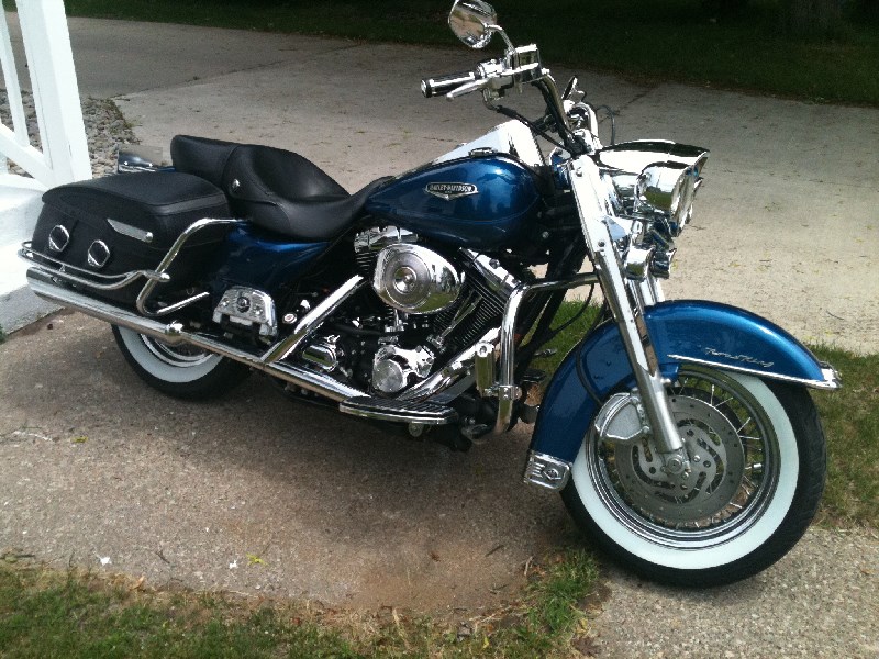 2005 HarleyDavidson® FLHRCI Road King® Classic (Sunglo Blue/Chopper