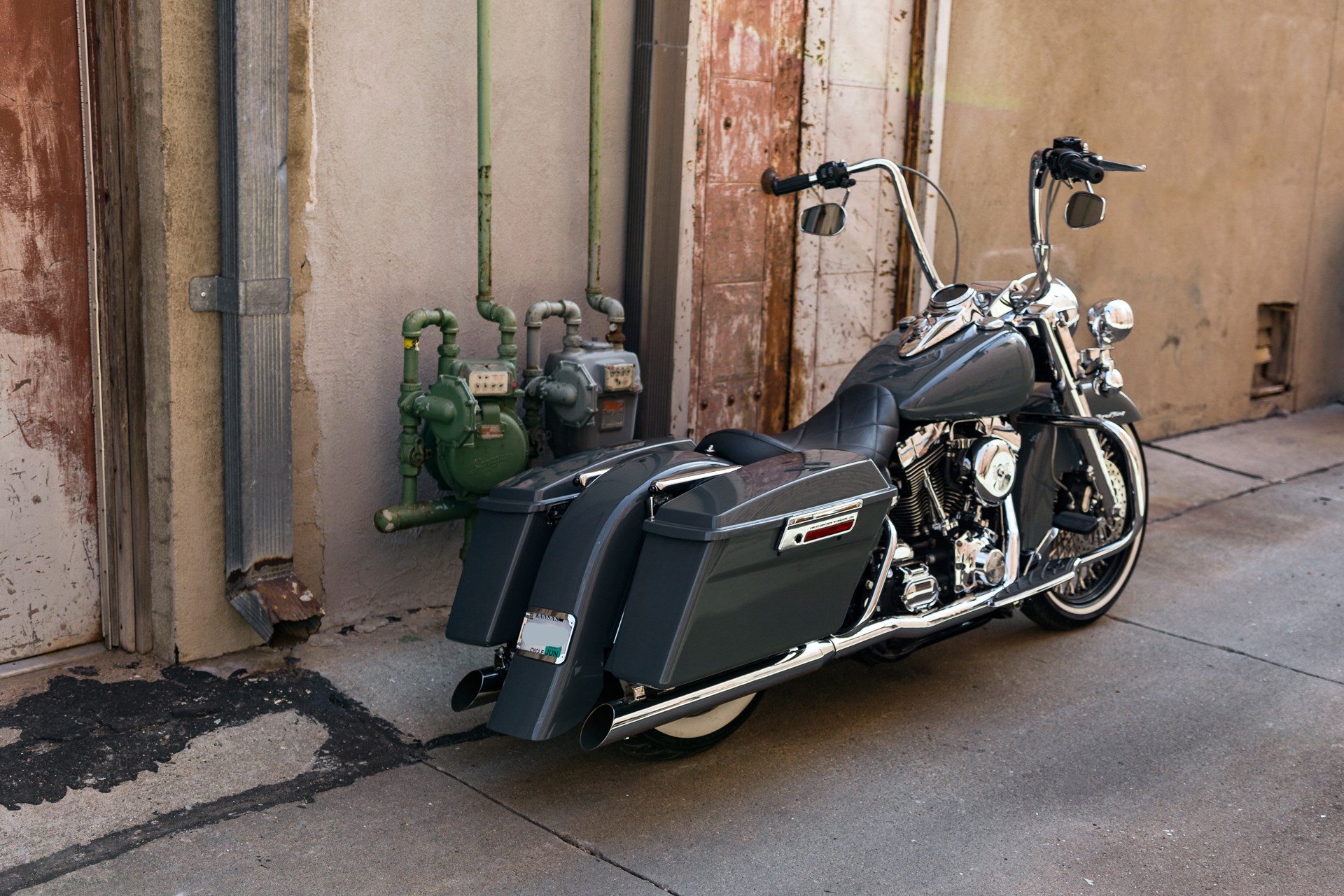 2001 HarleyDavidson® FLHRC/I Road King® Classic (Anvil Grey), Hays, Kansas (641382