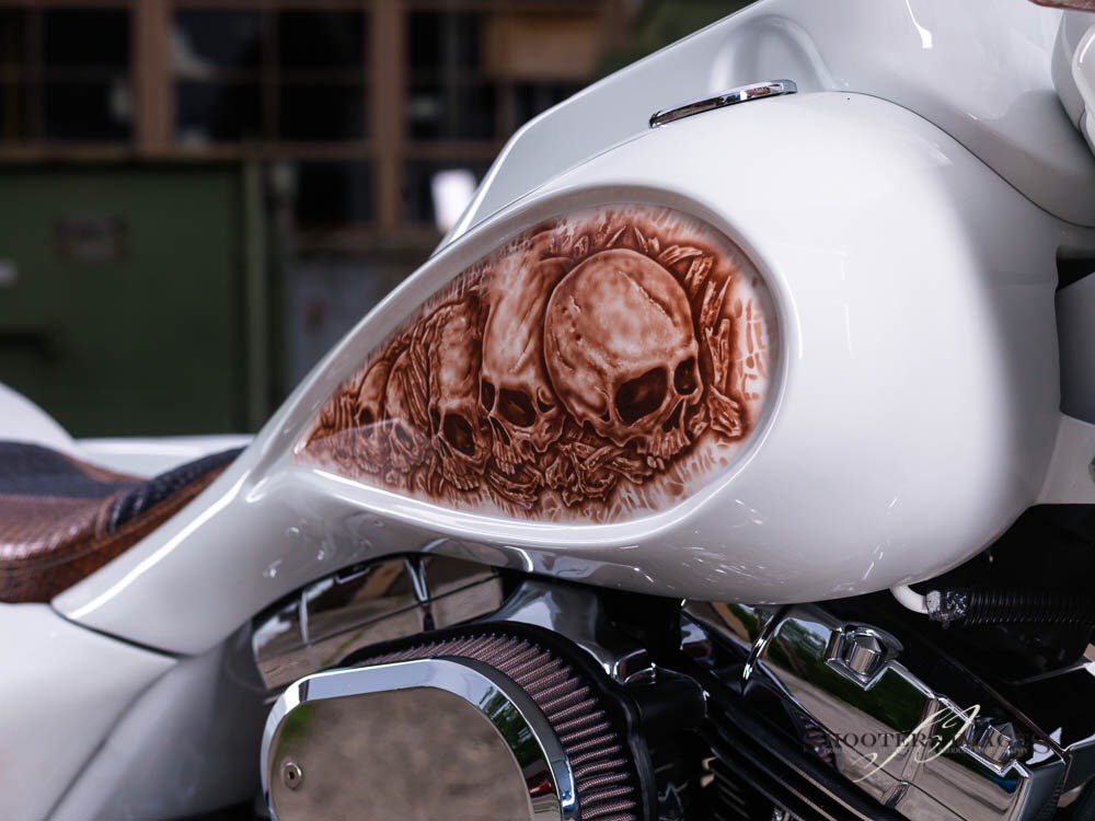 2007 Harley-Davidson® Custom (White with custom air brush work