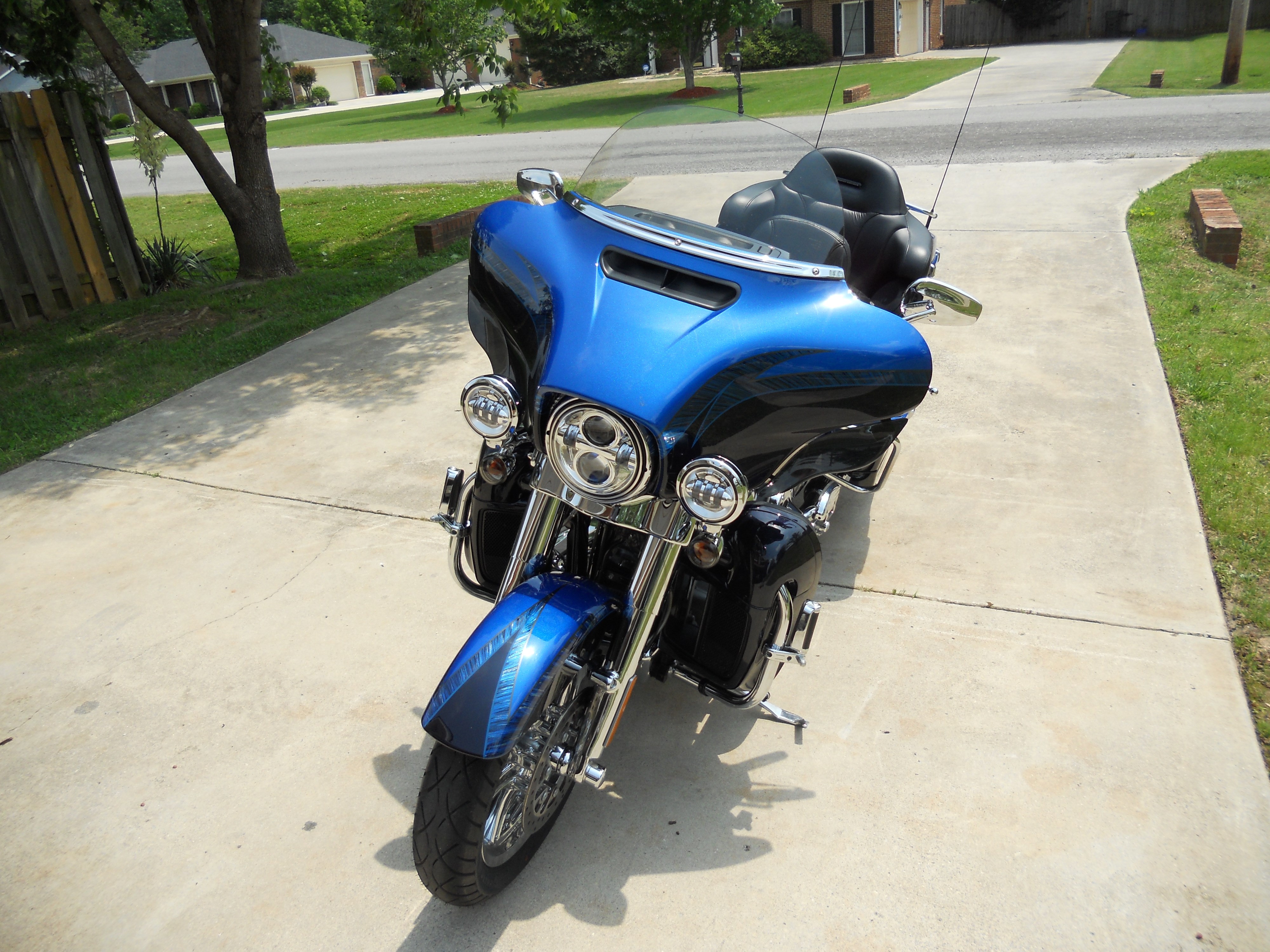2014 HarleyDavidson® FLHTKSE CVO® Electra Glide® Ultra Limited (blue