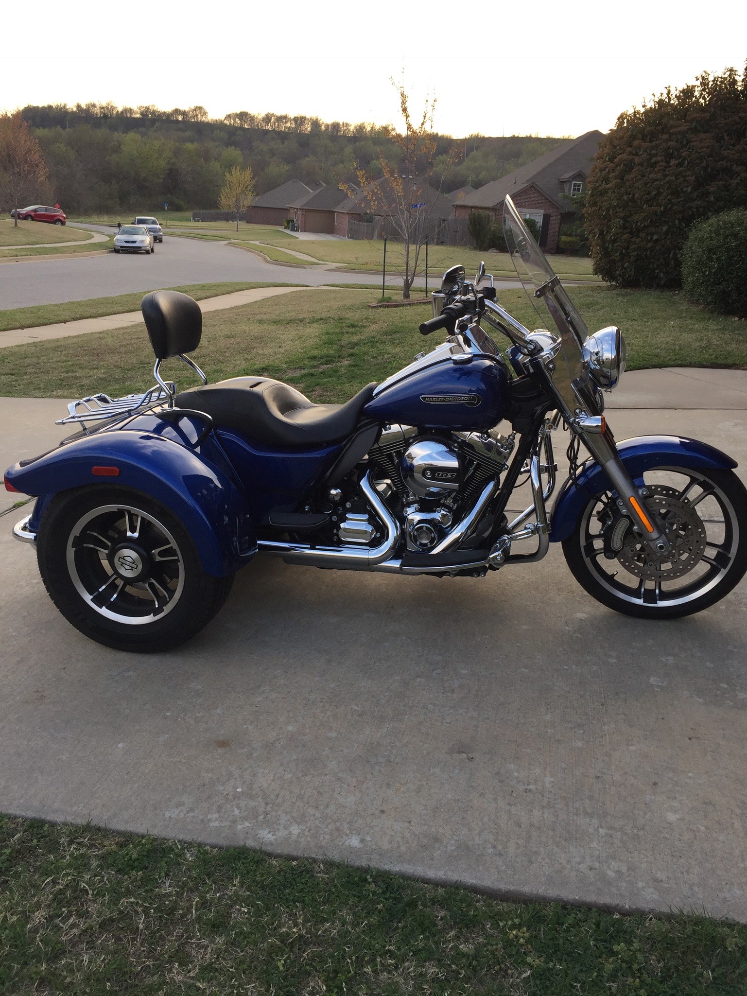 2015 Harley-Davidson® FLRT Freewheeler™ (Blue), Broken ...
