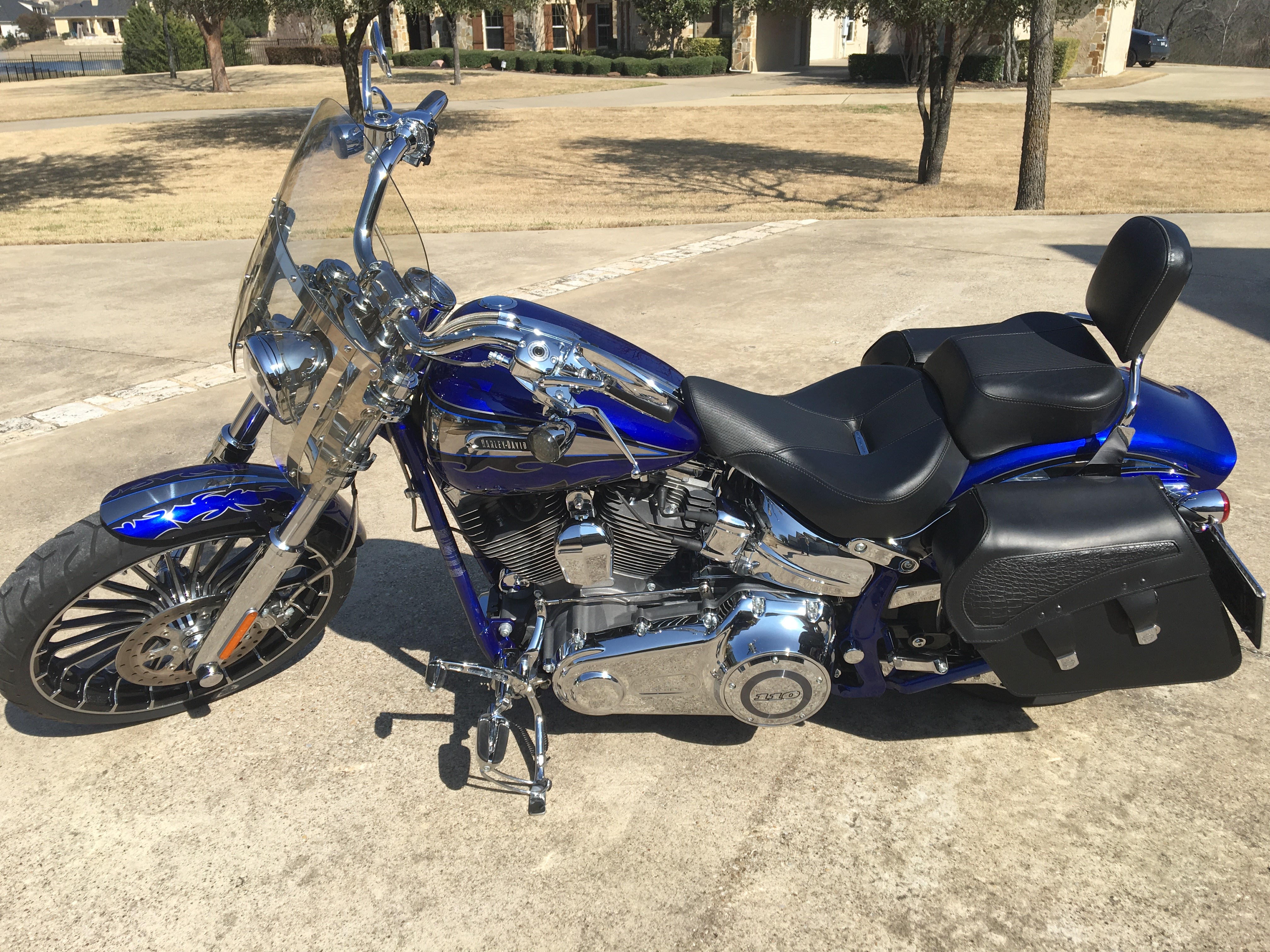 2014 HarleyDavidson® FXSBSE CVO™ Breakout (CANDY COBALT & MOLTEN SILVER), Heath, Texas (699207