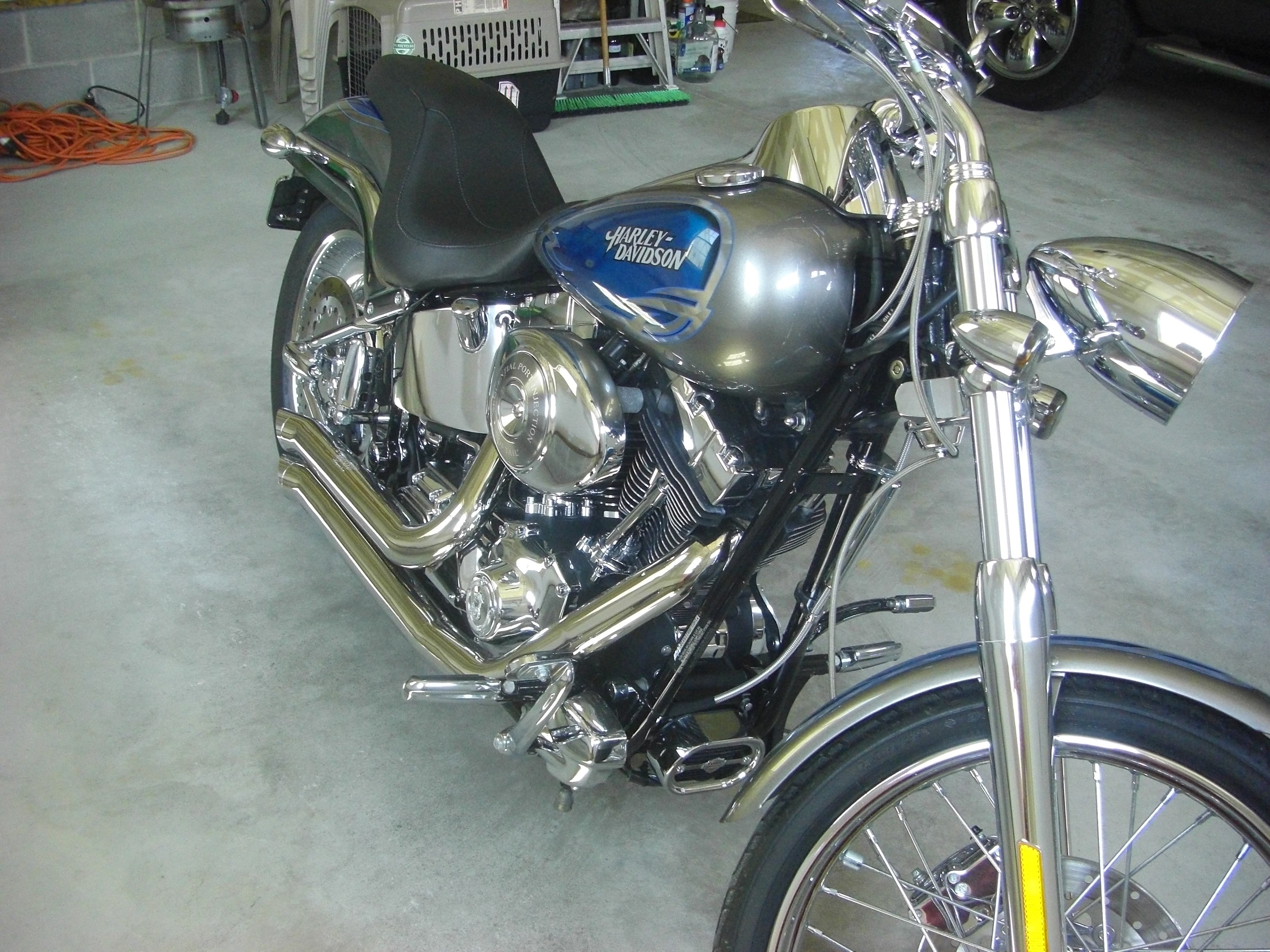 2005 HarleyDavidson® FXSTD/I Softail® Deuce™ (Silver / Blue Custom