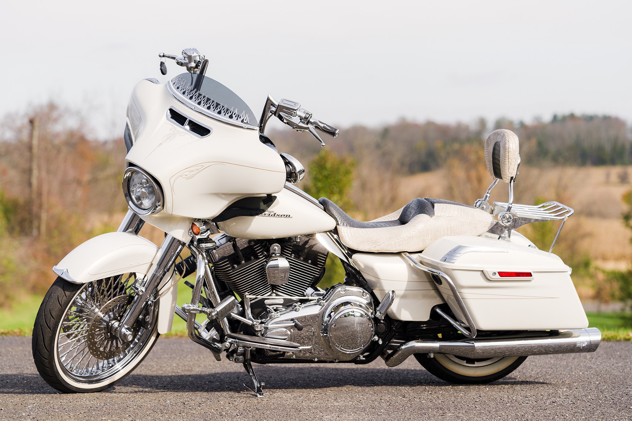 2023 road glide special white sand pearl