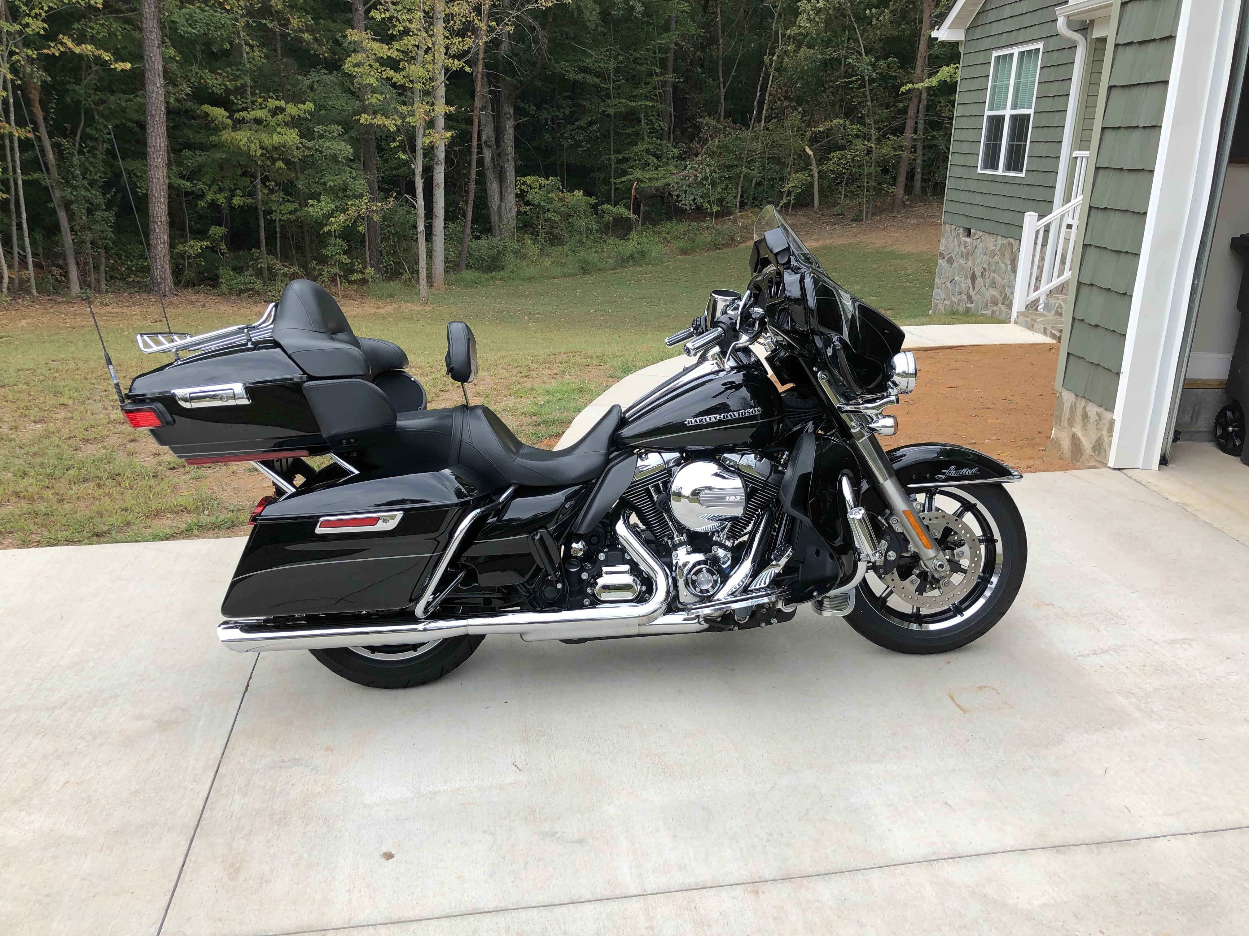 2015 HarleyDavidson® FLHTKL Ultra Limited Low (Black), Statesville
