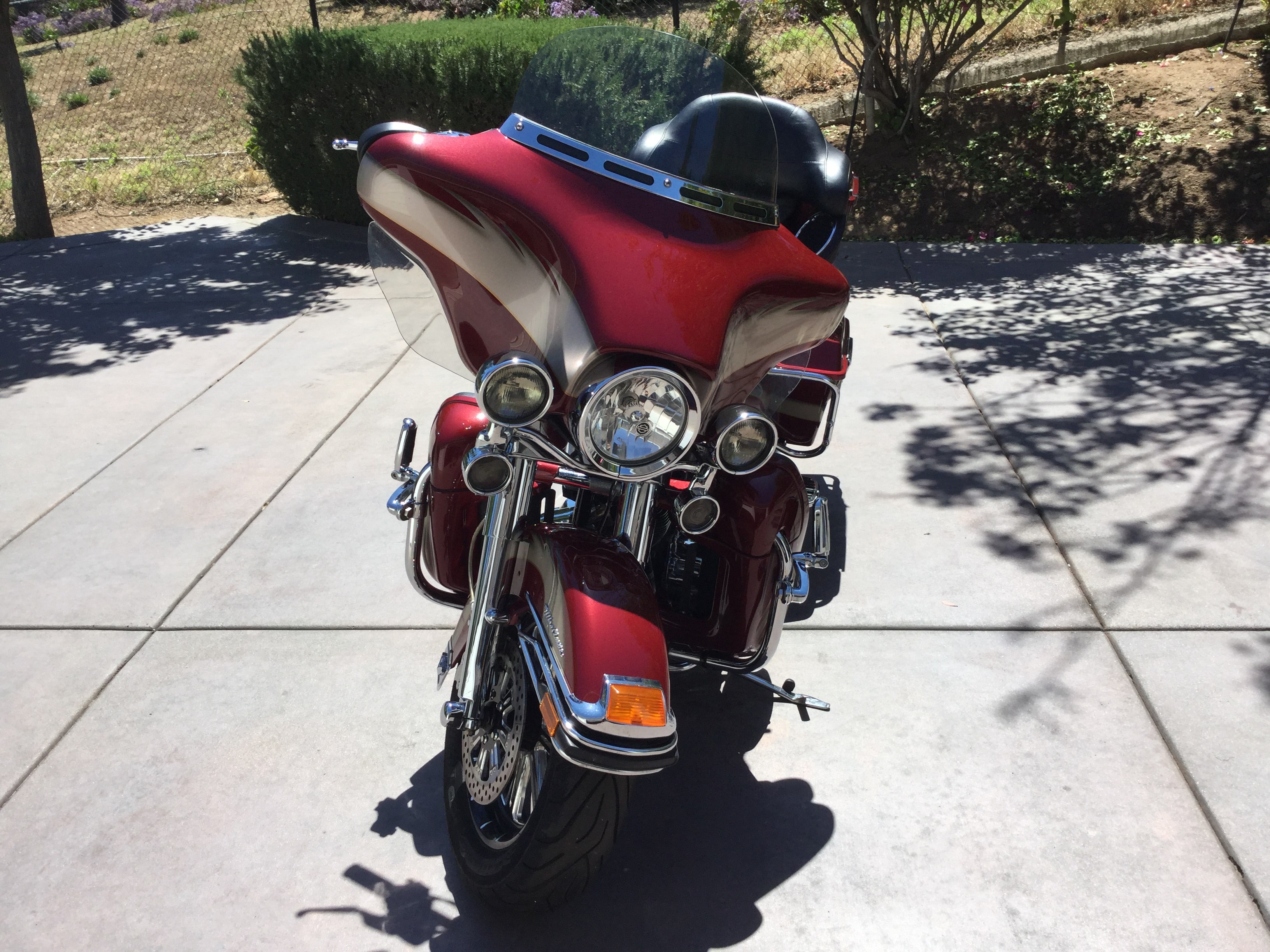 2006 HarleyDavidson® FLHTCU/I Electra Glide® Ultra Classic® (HD paint