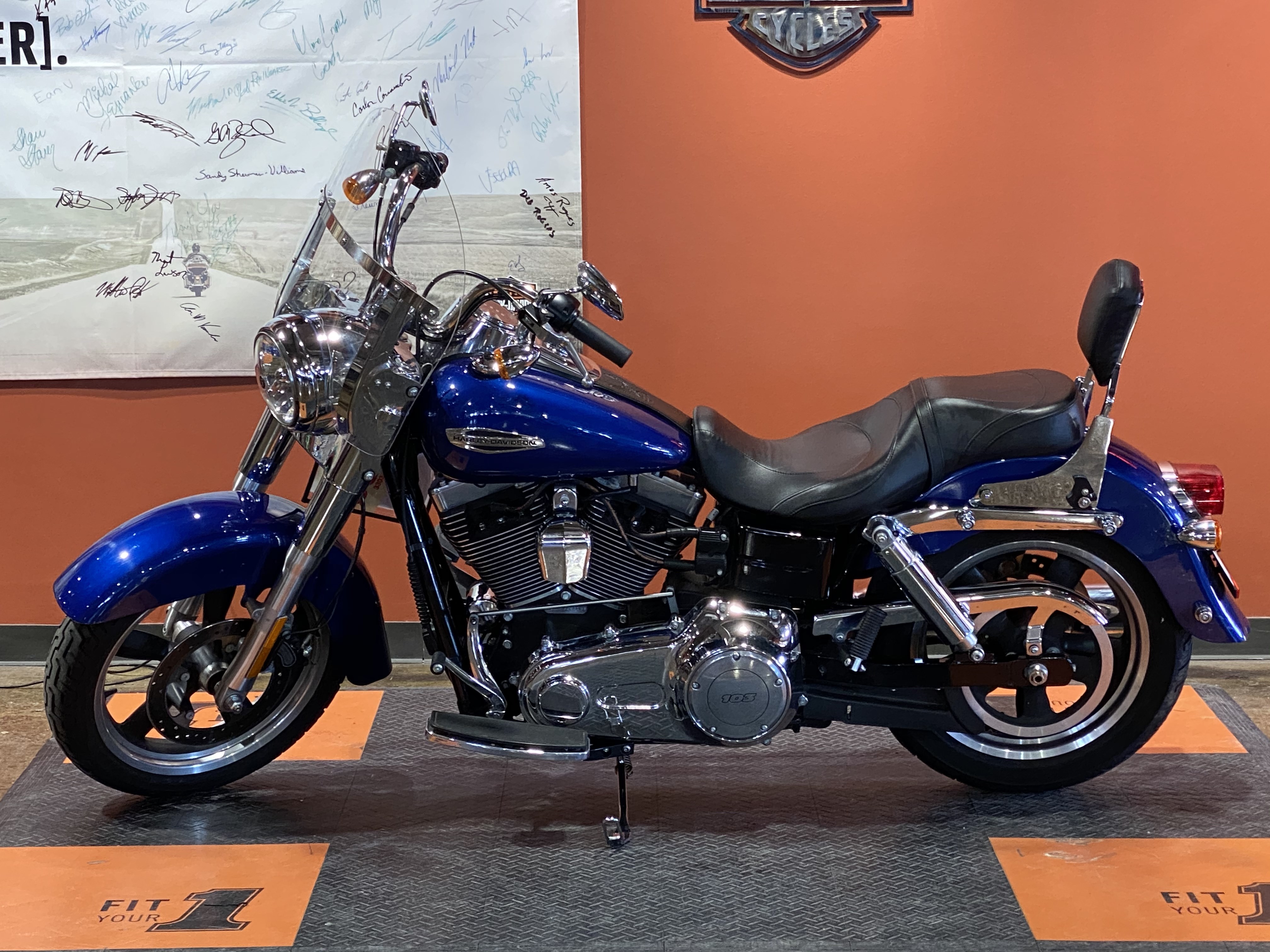 2015 HarleyDavidson® Custom (Blue), West chicago, Illinois (1021135