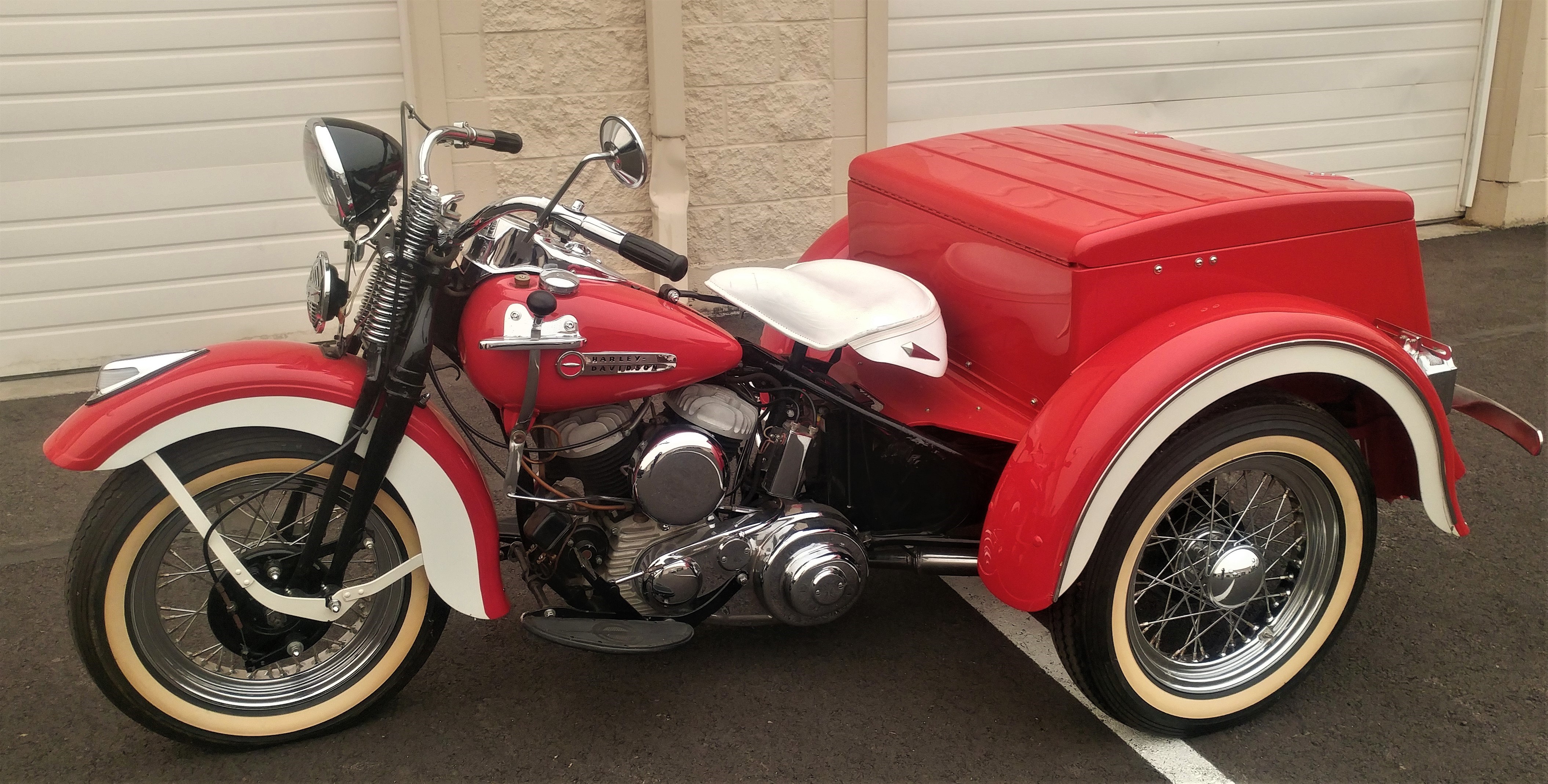 1948 HarleyDavidson® G ServiCar with tow bar (Red/White), Hillsboro