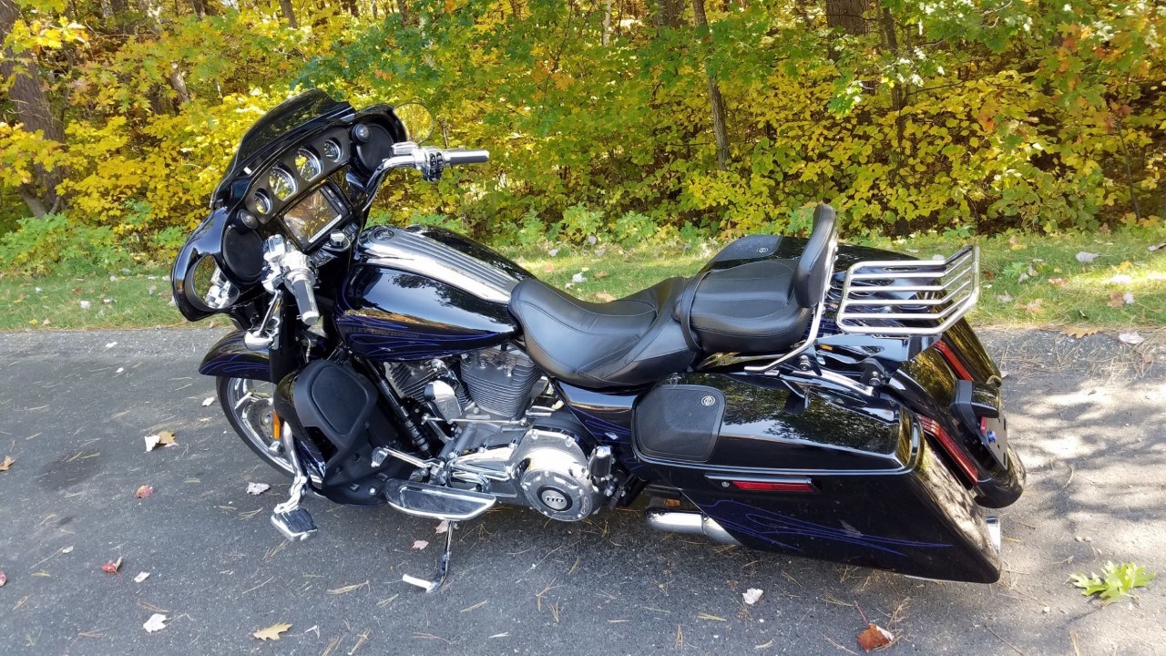 2016 HarleyDavidson® FLHXSE CVO™ Street Glide® (Black Licorice