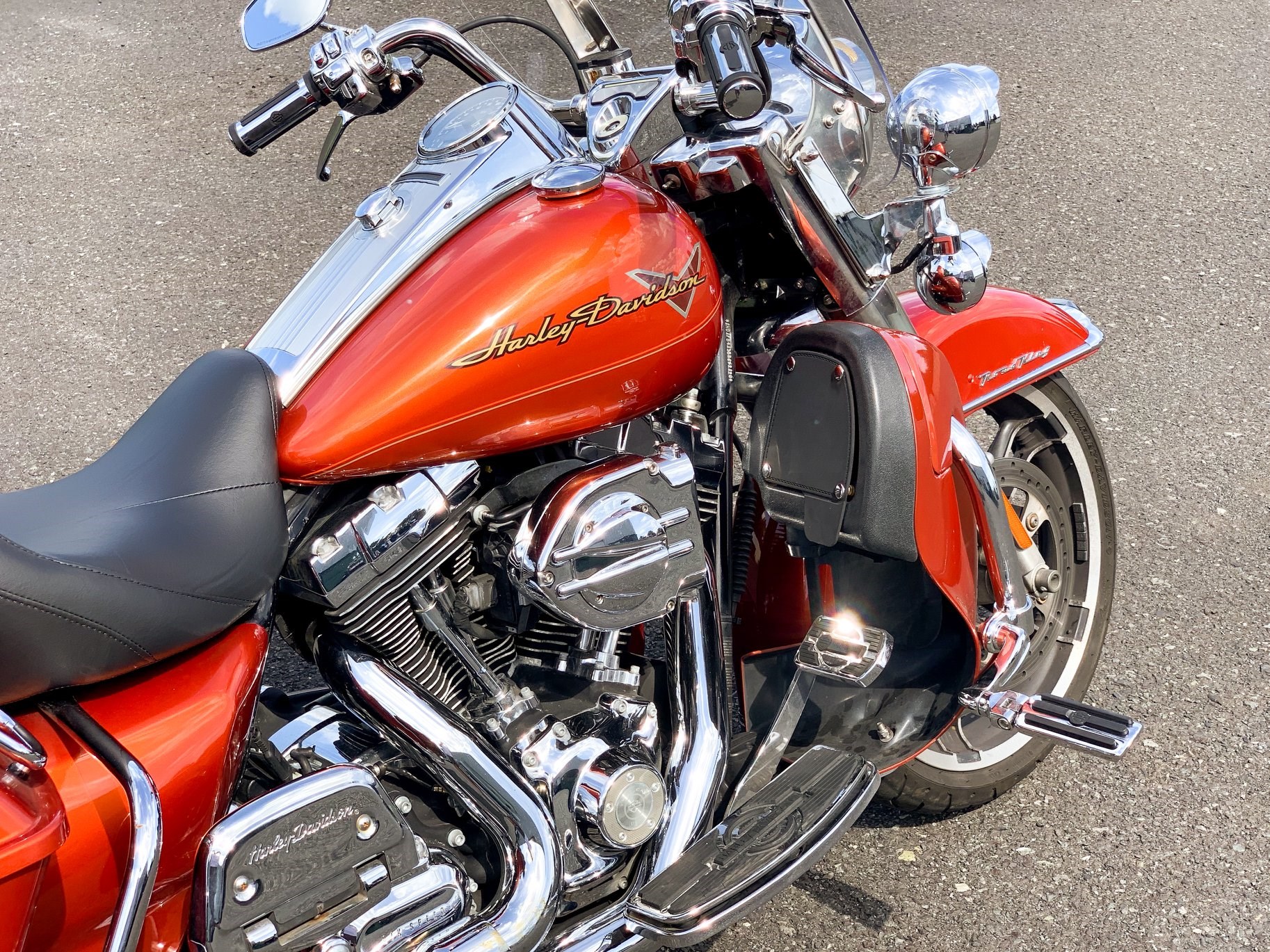2011 HarleyDavidson® FLHR Road King® (Sedona Orange), Zieglerville