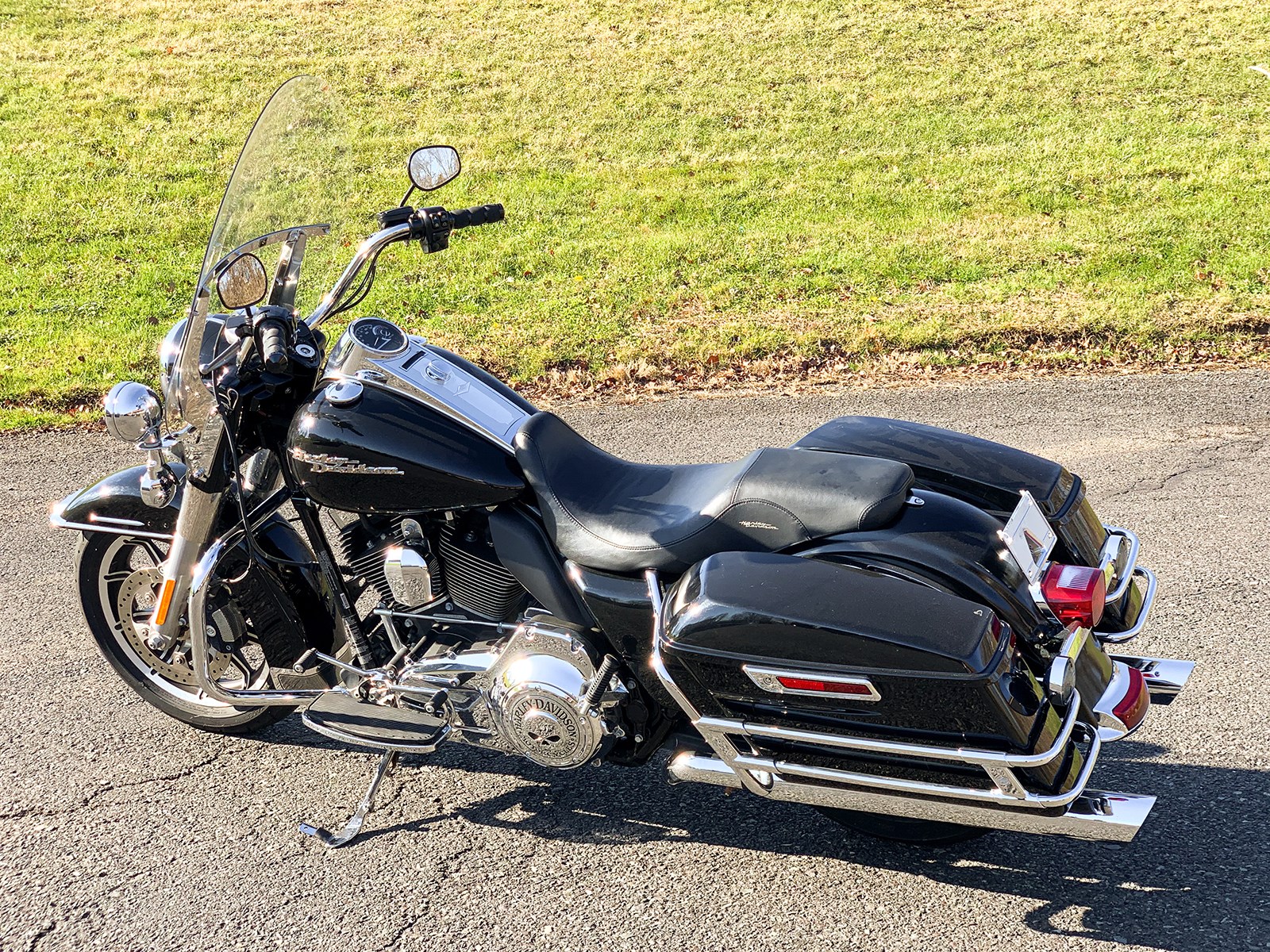 2016 HarleyDavidson® FLHP Road King® Police (Vivid Black