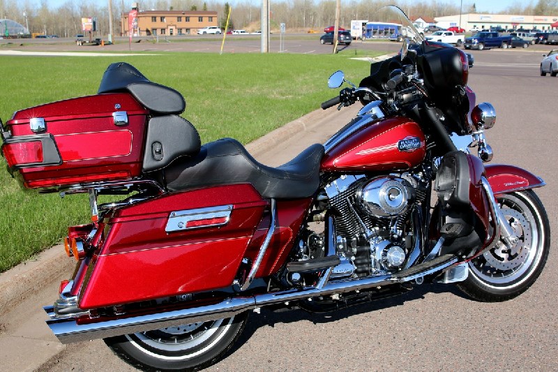 2008 HarleyDavidson® FLHTCU/I Ultra Classic® Electra Glide® (Crimson
