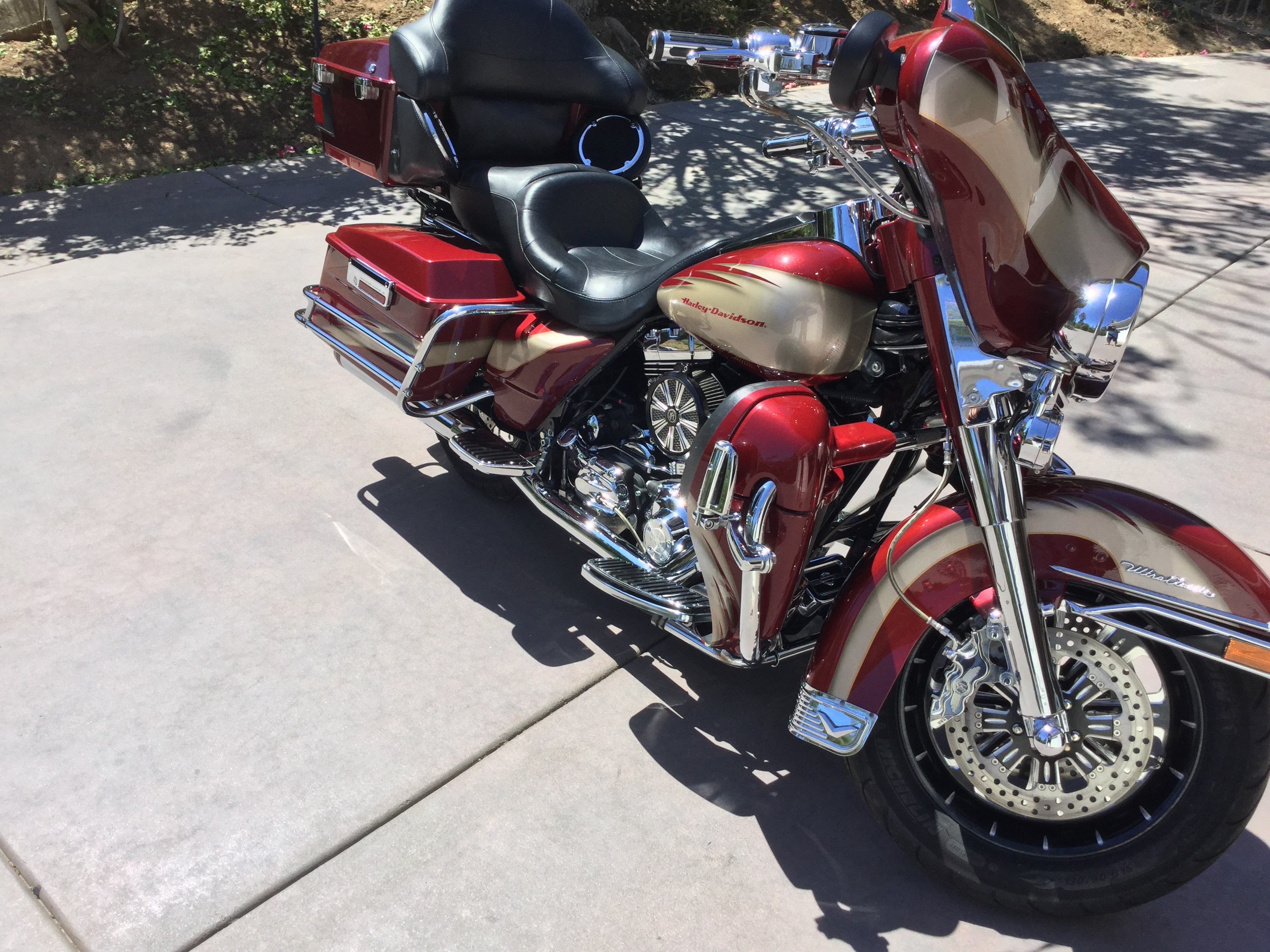2006 HarleyDavidson® FLHTCU/I Electra Glide® Ultra Classic® (HD paint
