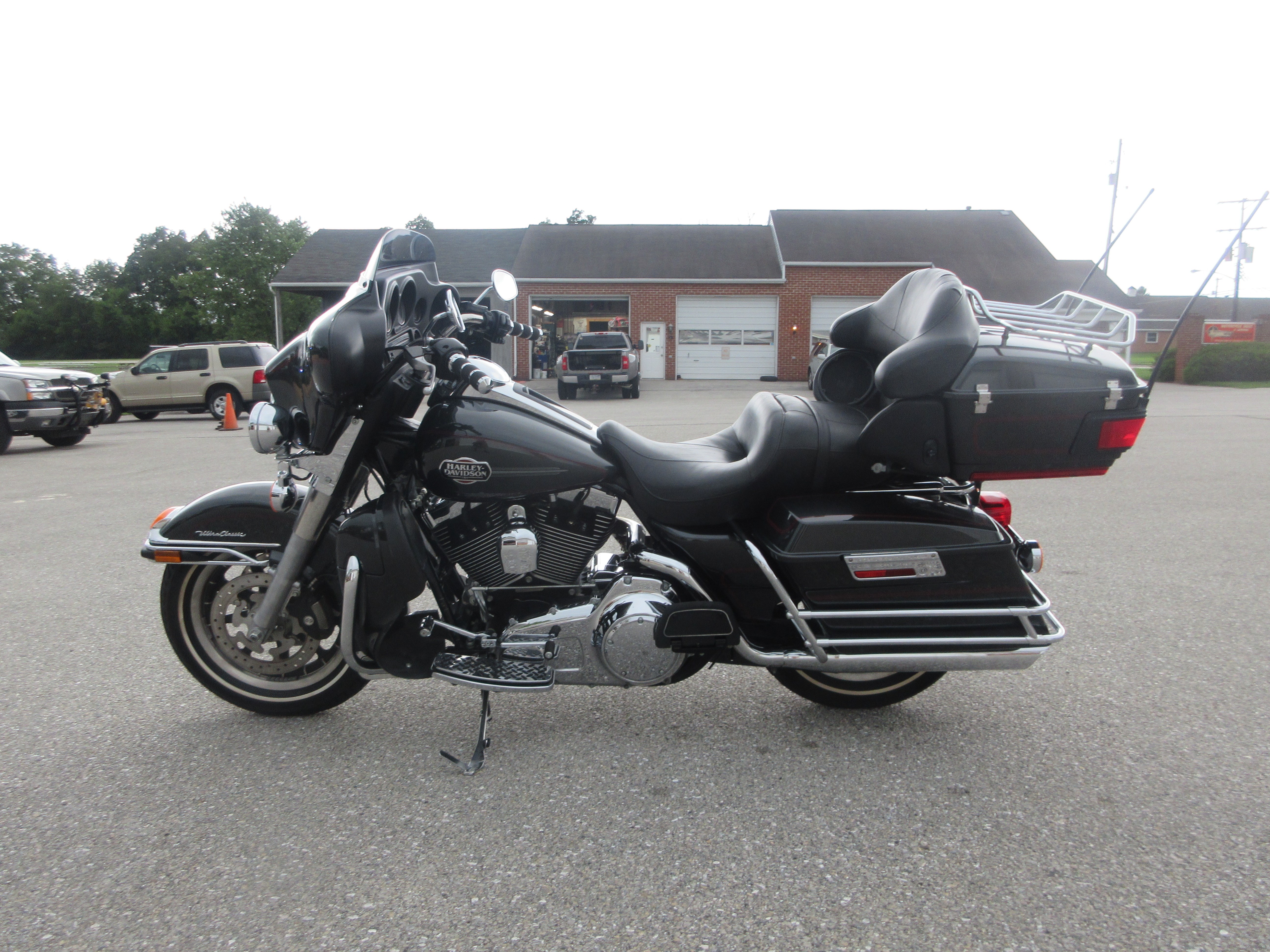 2008 HarleyDavidson® FLHTCU/I Ultra Classic® Electra Glide® (Black