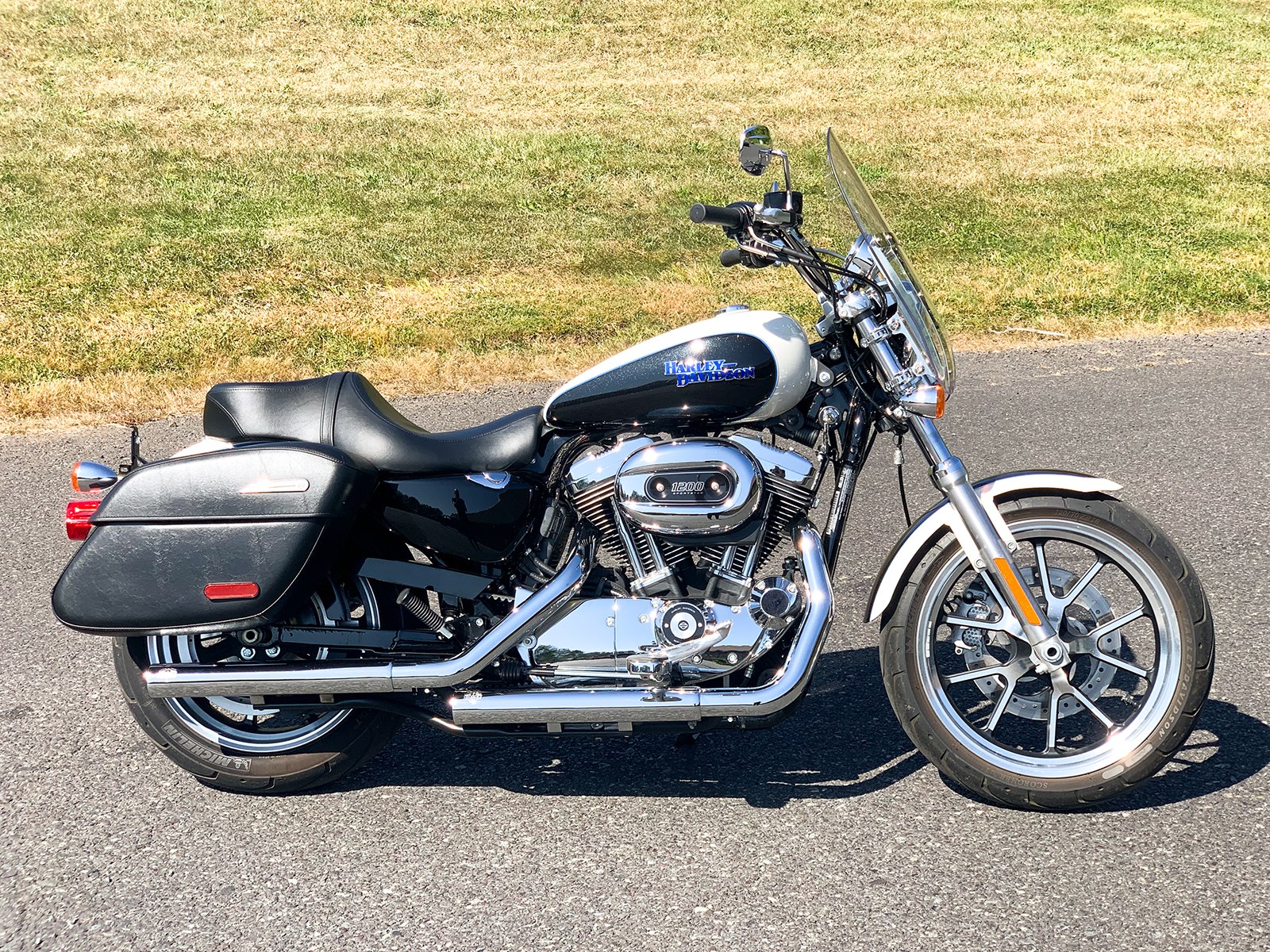 2014 HarleyDavidson® XL1200T Sportster® SuperLow® 1200T (Birch White