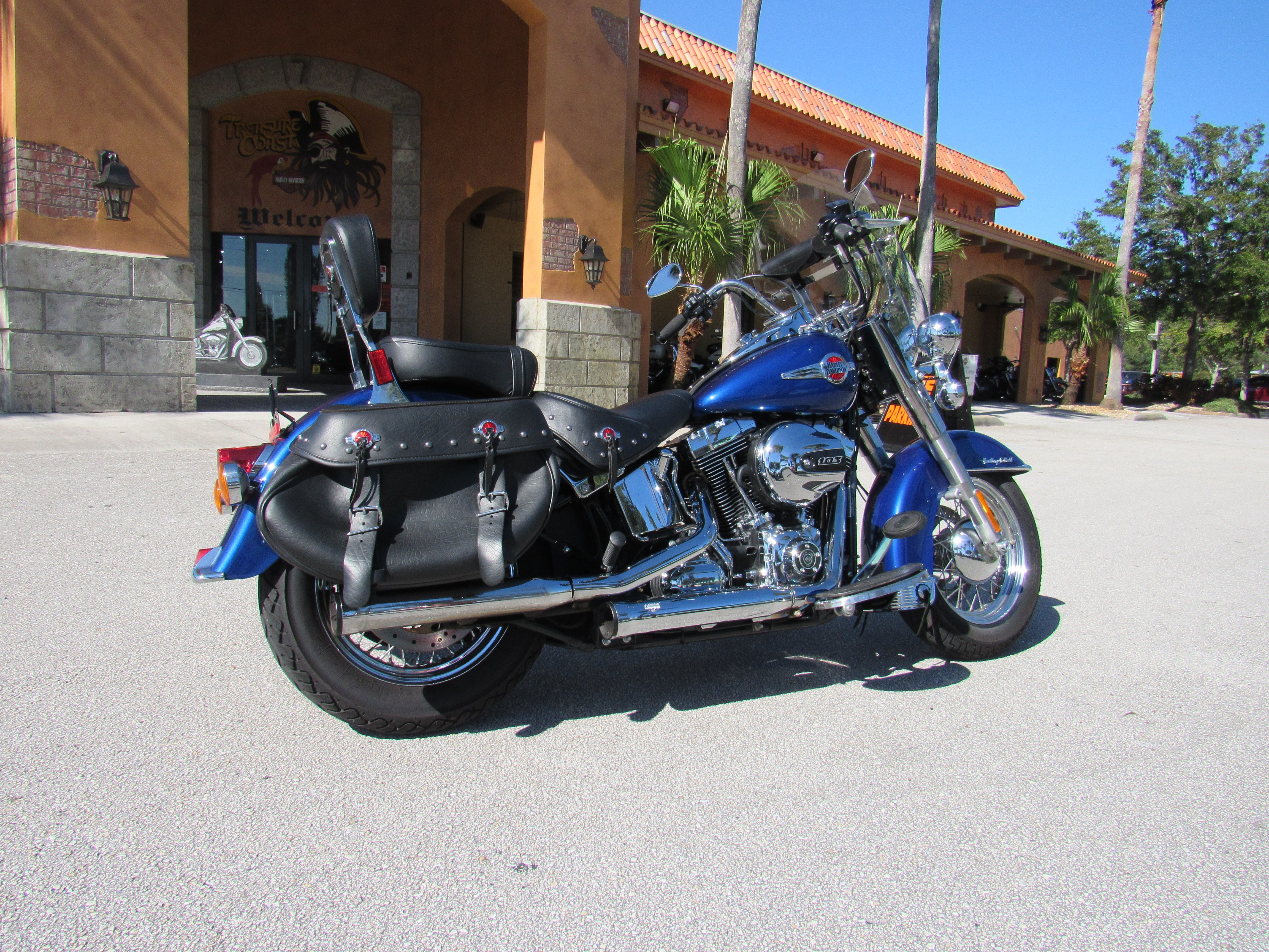 2017 HarleyDavidson® FLSTC Heritage Softail® Classic (SUPERIOR BLUE), Stuart, Florida (978681