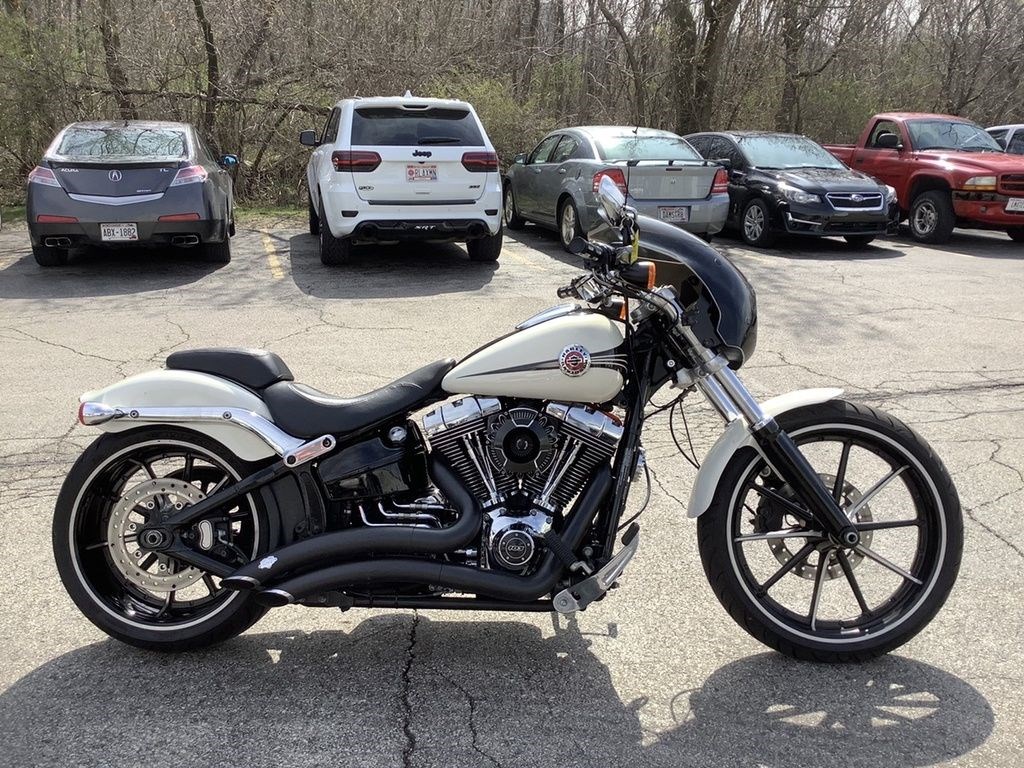 2014 HarleyDavidson® FXSB Softail® Breakout™ (White), Big Bend