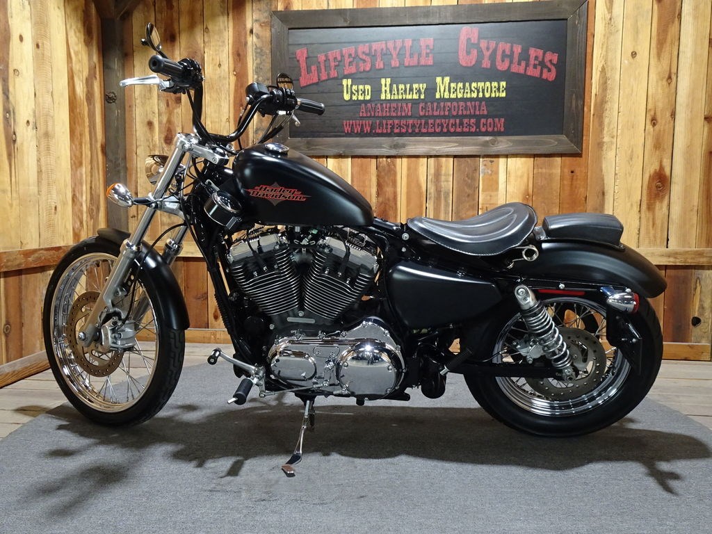 2016 HarleyDavidson® XL1200V Sportster® SeventyTwo® (SATIN BLACK