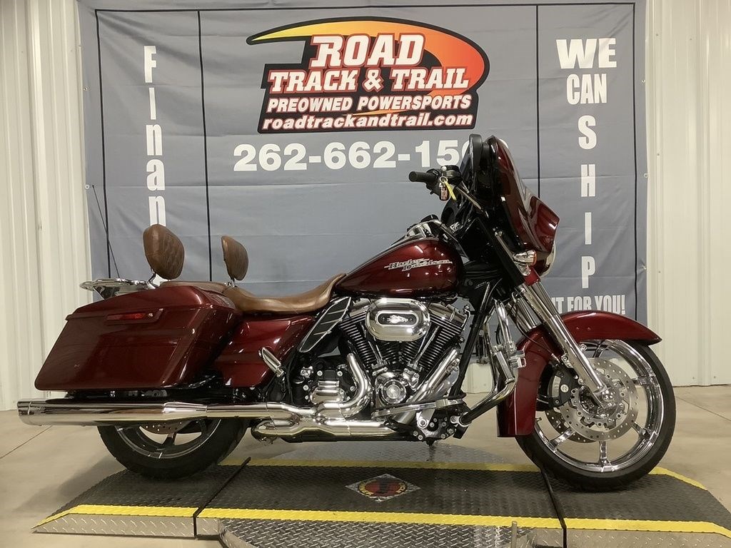 2014 HarleyDavidson® FLHXS Street Glide® Special (Maroon), Big Bend
