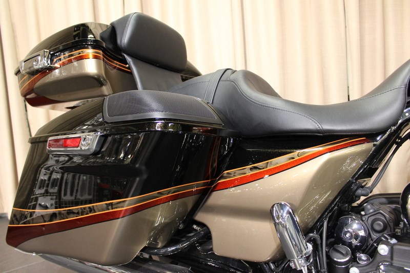 2016 HarleyDavidson® FLTRXS Road Glide® Special ("Nightmare" HD Custom Paint Set 47 of 150