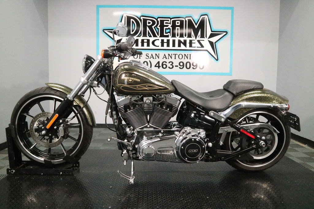 2016 HarleyDavidson® FXSB Softail® Breakout™ (HARD CANDY BLACK GOLD