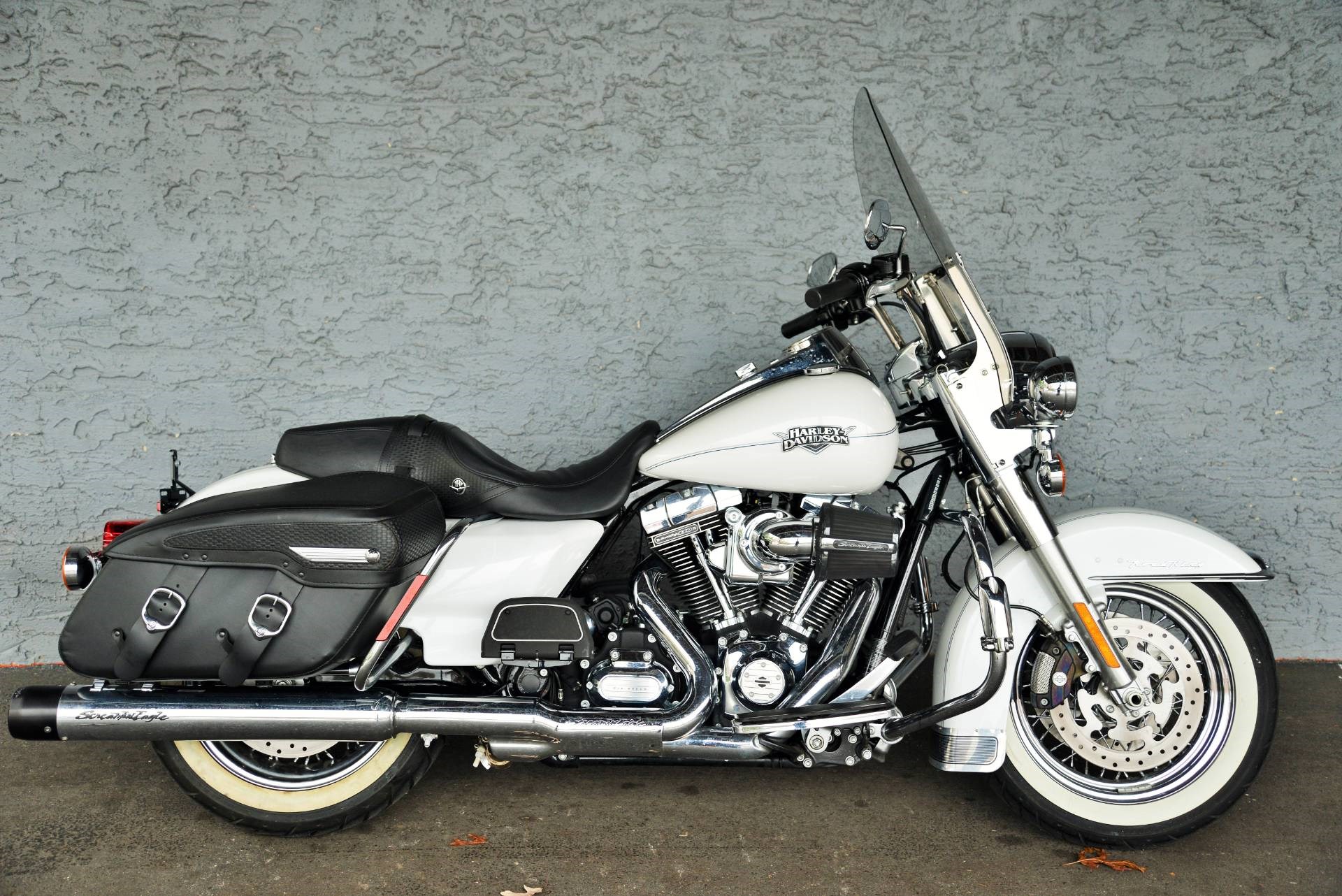 2012 HarleyDavidson® FLHR Road King® (WHITE HOT PEARL), Lakewood, New