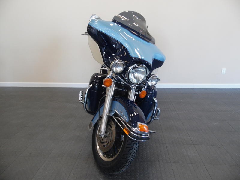 2000 HarleyDavidson® FLHTCU/I Electra Glide® Ultra Classic® (2 Tone