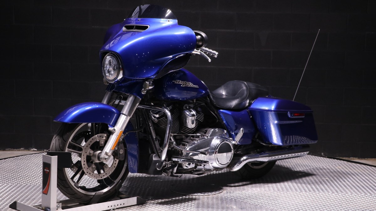 2017 HarleyDavidson® FLHXS Street Glide® Special (Blue Max), PARIS