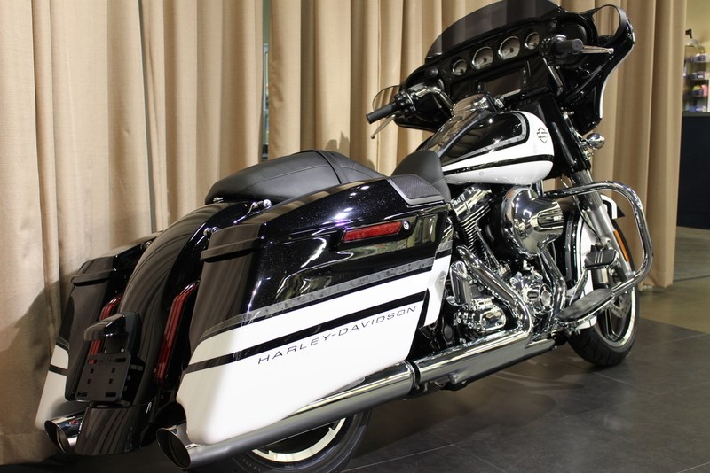 2016 HarleyDavidson® FLHXS Street Glide® Special (Solar Eclipse HD