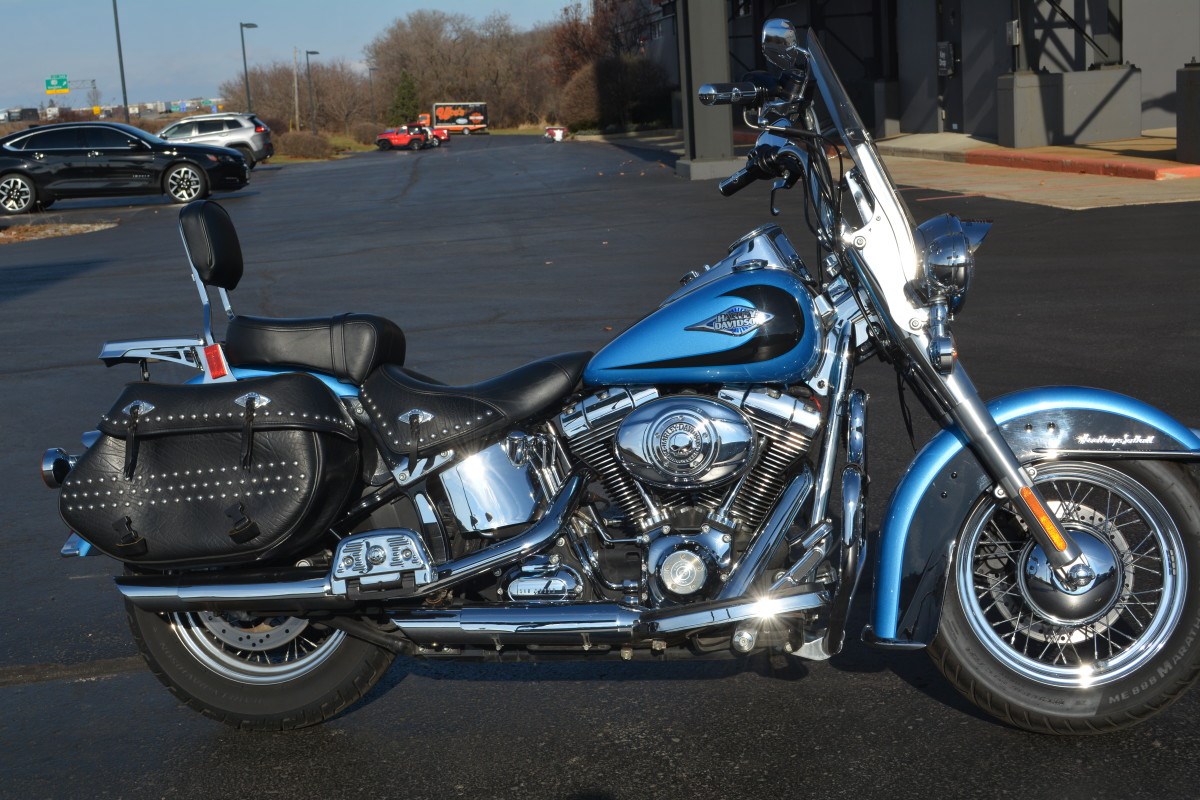 2011 HarleyDavidson® FLSTC Heritage Softail® Classic (Cool Blue Pearl