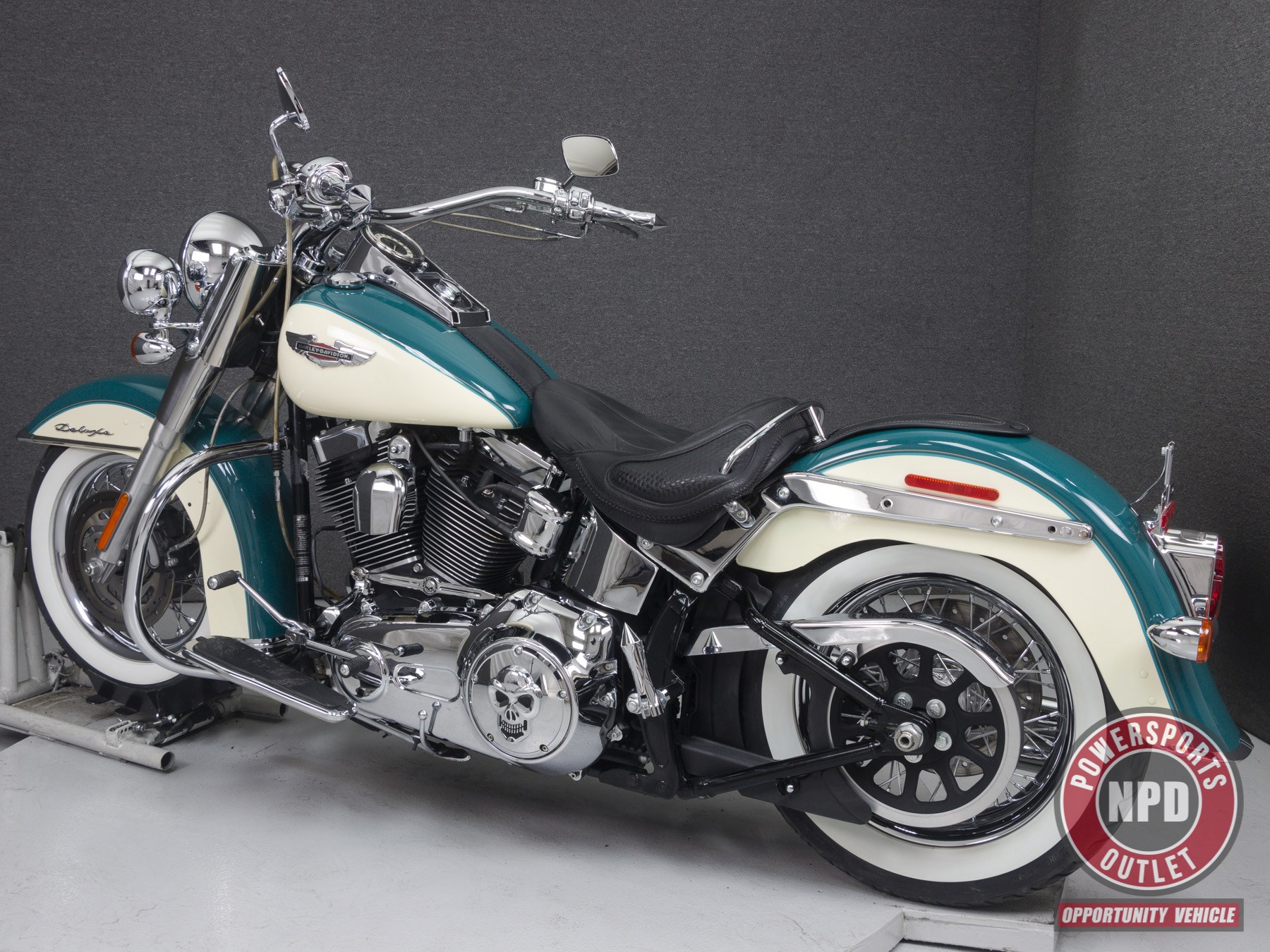 2009 HarleyDavidson® FLSTN Softail® Deluxe (DEEP TURQUOISE/ANTIQUE