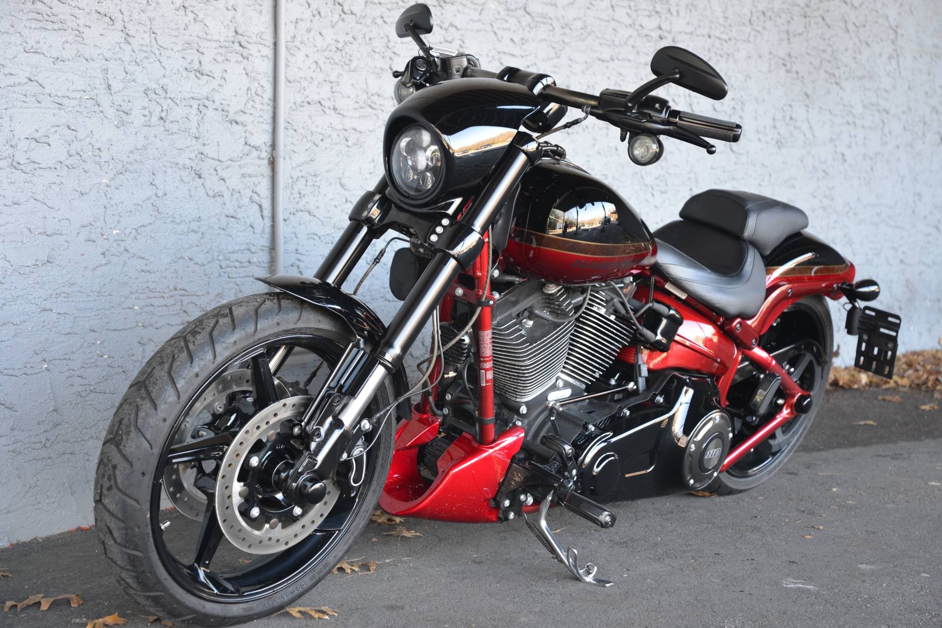 2017 HarleyDavidson® FXSE CVO™ Pro Street Breakout® (STARFIRE BLACK