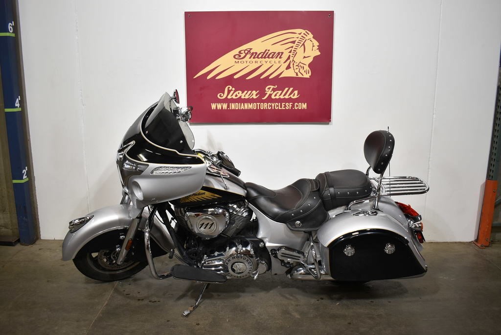 2016 Indian® Motorcycle Chieftain® (BLACK/SILVER), Sioux Falls, South