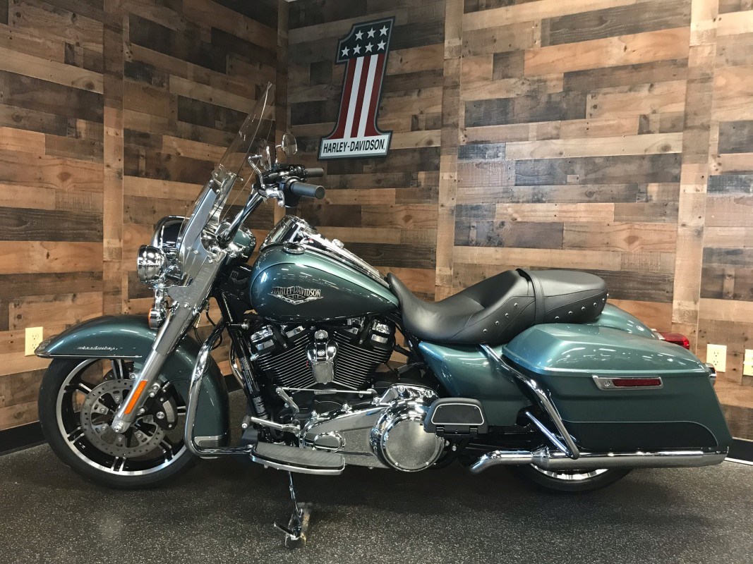 2020 HarleyDavidson® FLHR Road King® (Silver Pine/Spruce