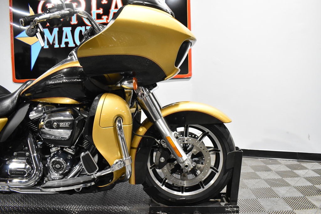 2017 Harley-Davidson® FLTRU Road Glide® Ultra (BLACK HILLS GOLD AND ...