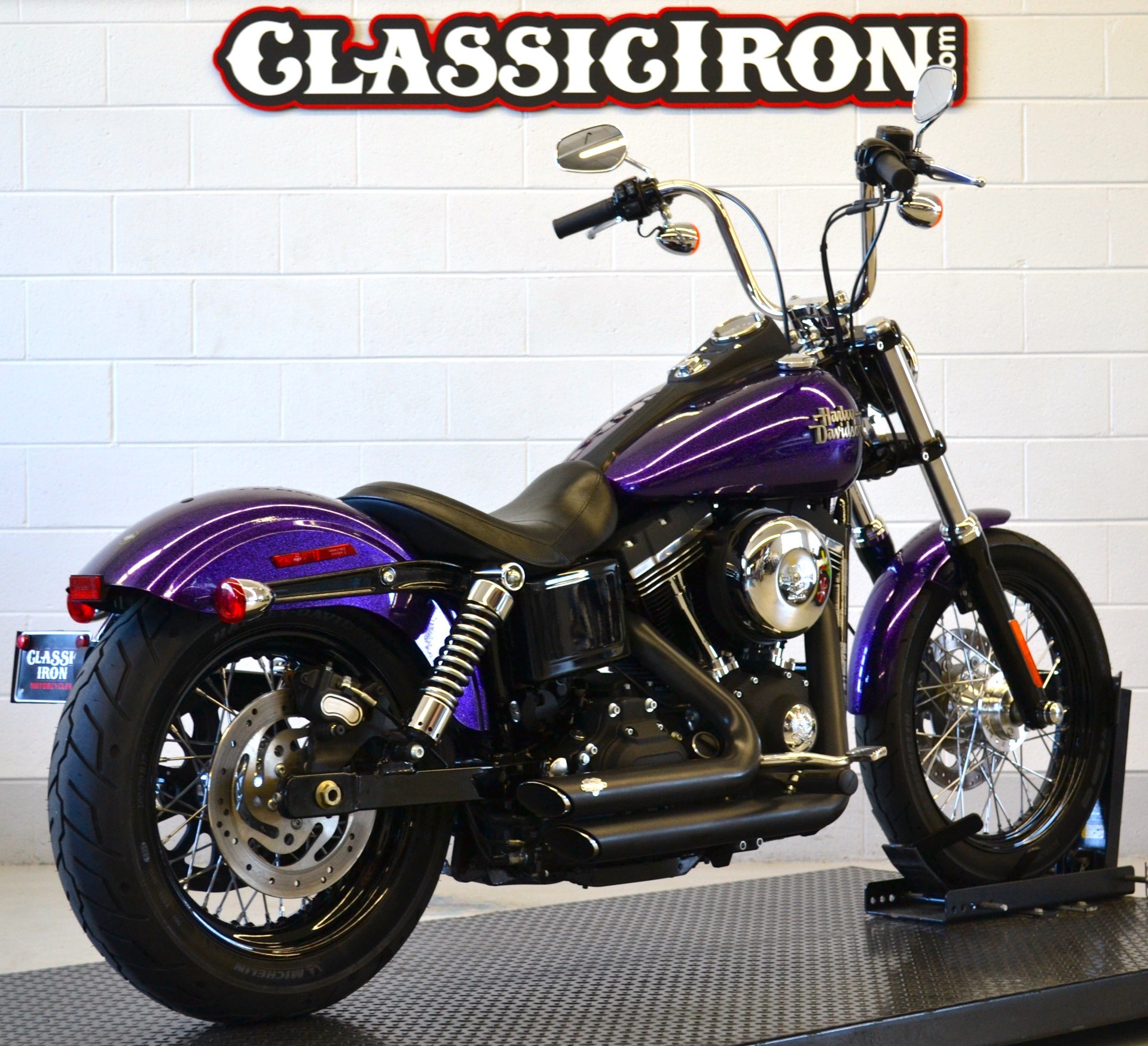 2014 HarleyDavidson® FXDB Dyna® Street Bob® (Hard Candy Voodoo Purple