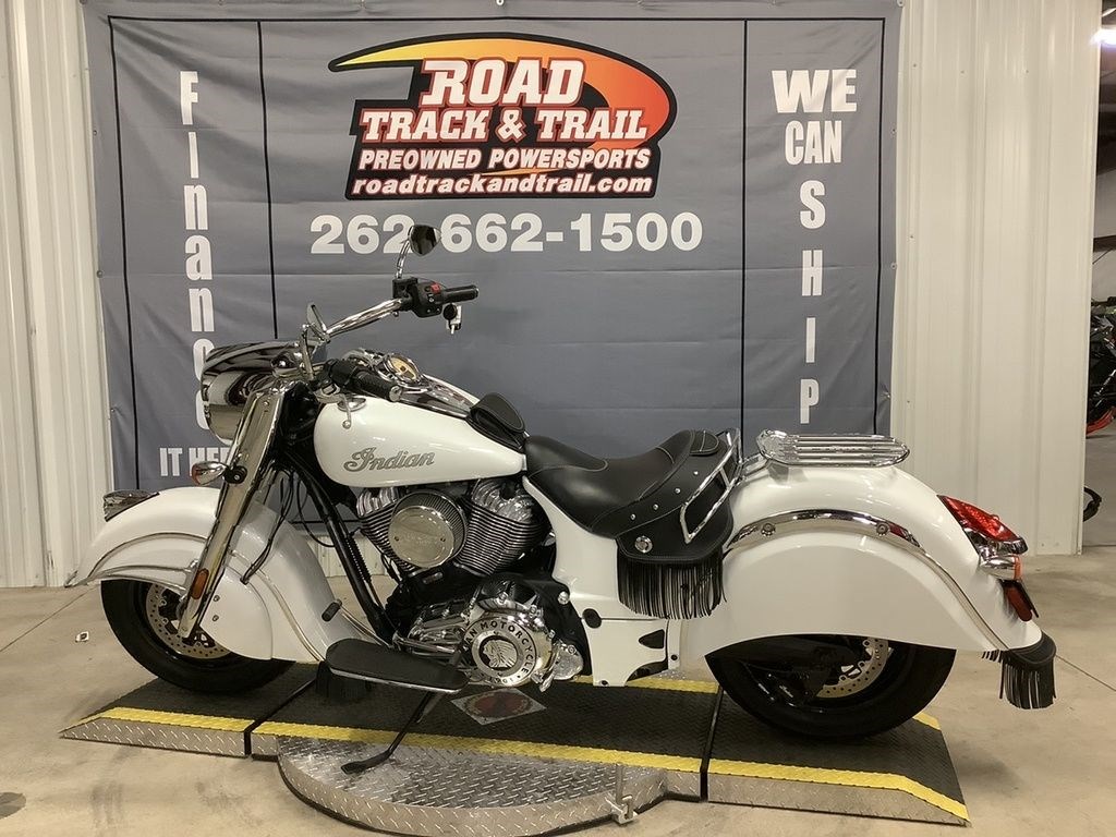 2016 Indian® Motorcycle Chief® Classic (Pearl White), Big Bend