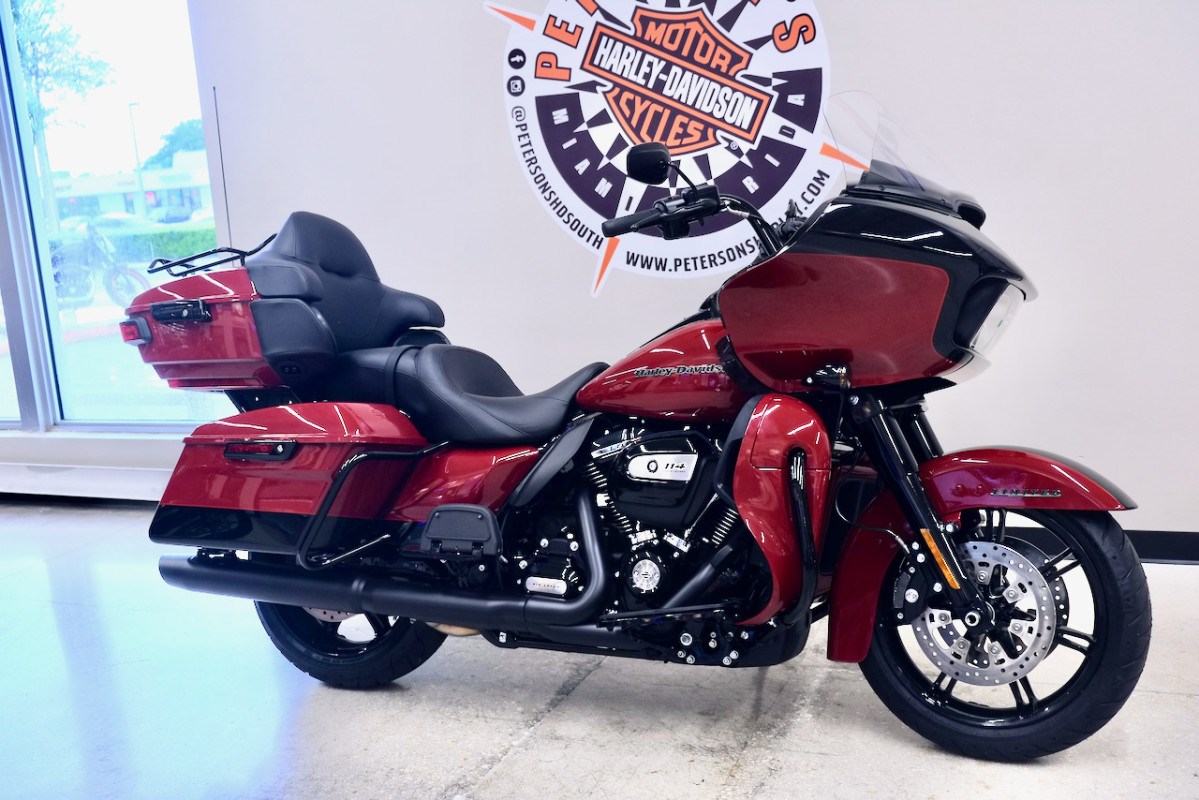 2020 HarleyDavidson® FLTRK Road Glide® Limited (Billiard Red/Vivid