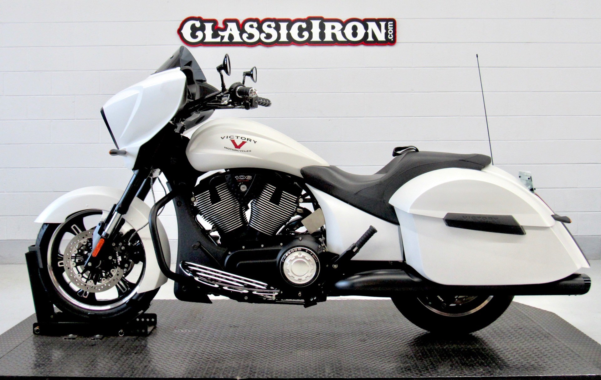 2016 Victory Cross Country (Suede Pearl White), Fredericksburg