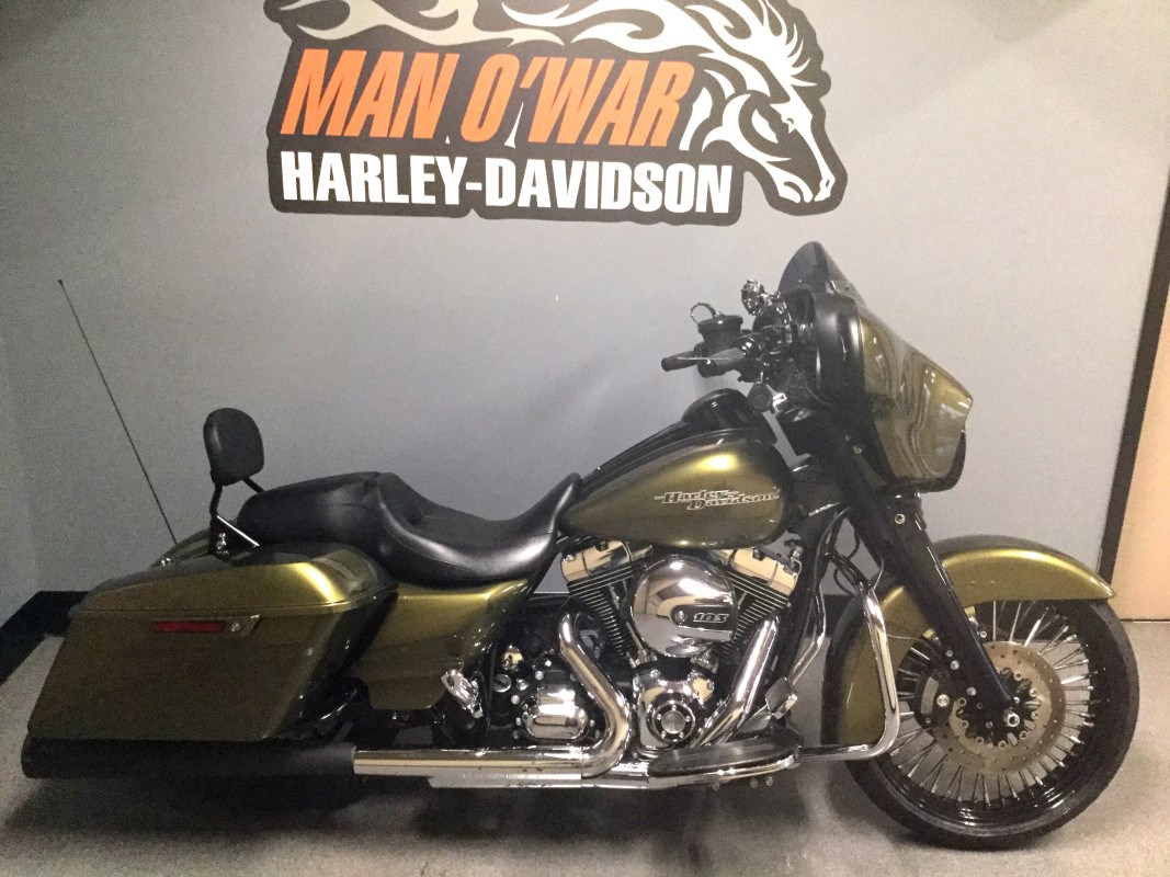 2016 HarleyDavidson® FLHX Street Glide® (Olive Gold), Lexington