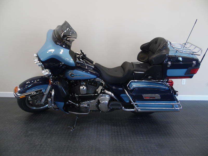 2000 HarleyDavidson® FLHTCU/I Electra Glide® Ultra Classic® (2 Tone