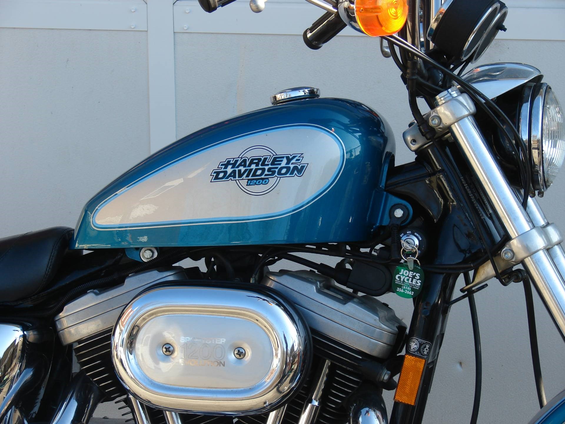 1995 HarleyDavidson® XL1200C Sportster® 1200 Custom (Teal Blue and