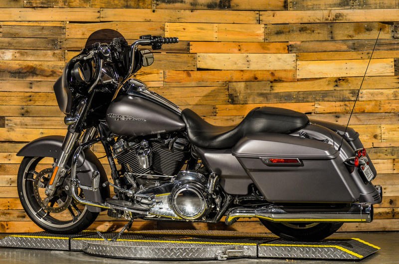 2017 HarleyDavidson® FLHXS Street Glide® Special (CHARCOAL DENIM