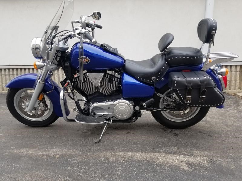 2003 Victory V92C Classic Cruiser (BLUE), Milwaukee, Wisconsin (1010594