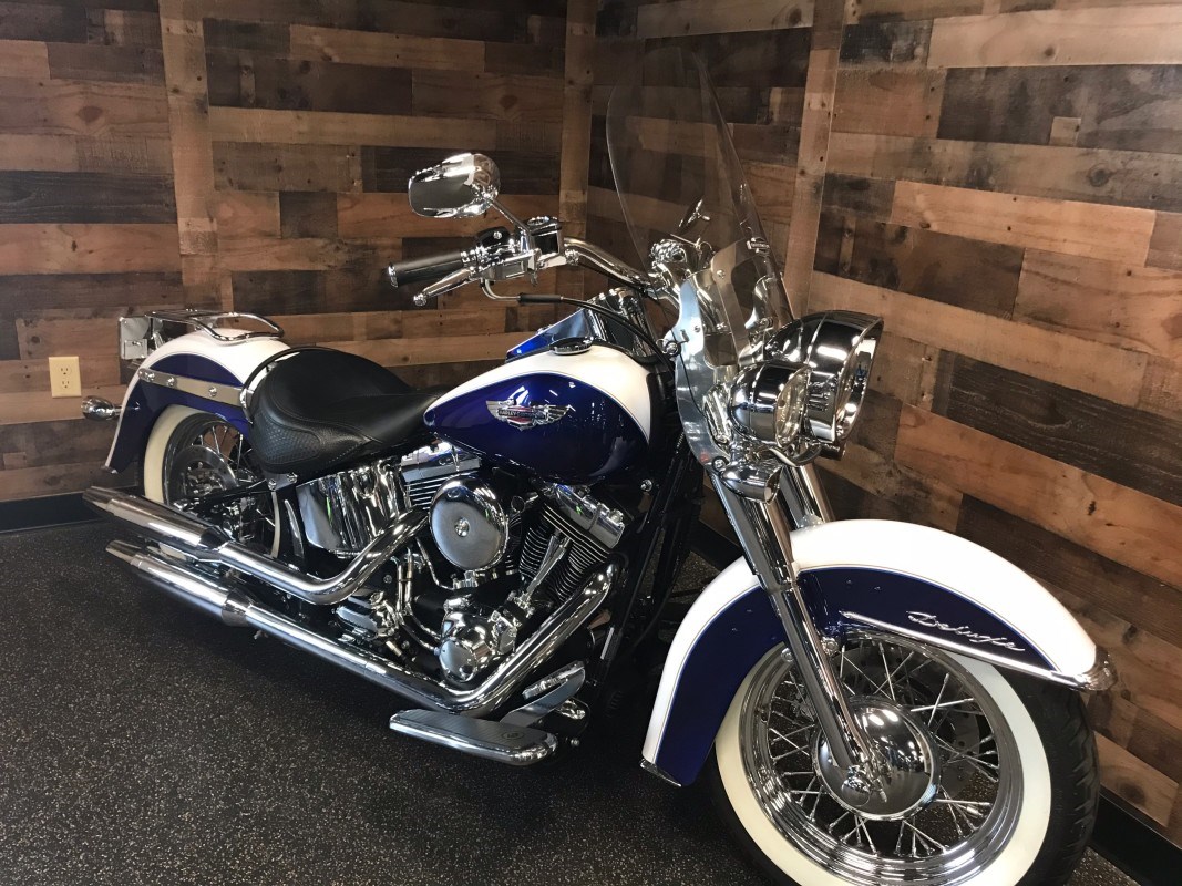 2007 HarleyDavidson® FLSTN Softail® Deluxe (White Gold Pearl & Deep